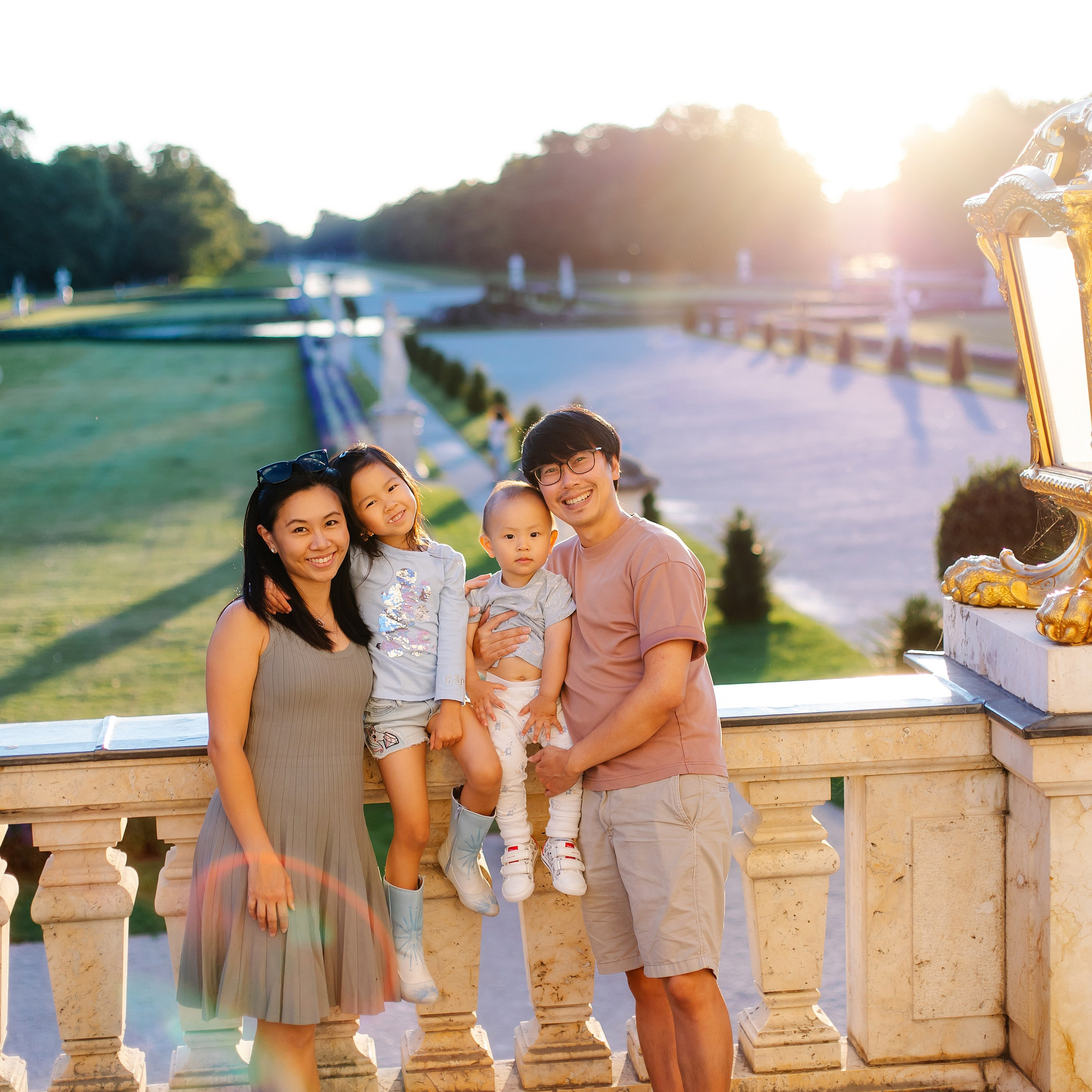 Familienshooting in München – Familienfotos mit Oma und den Liebsten. Fotografin in München Dasha Antipina