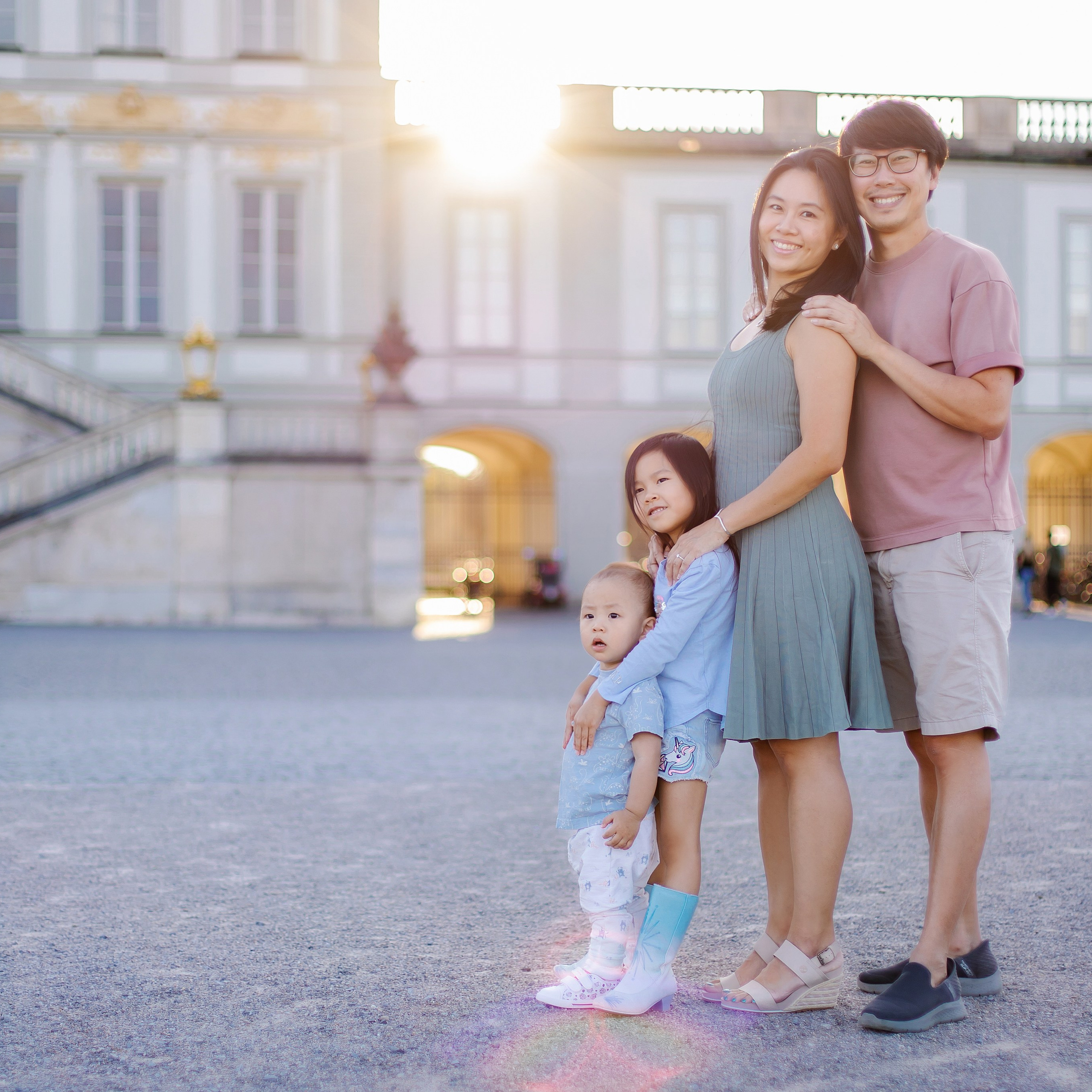 Familienshooting in München – Familienfotos mit Oma und den Liebsten. Fotografin in München Dasha Antipina