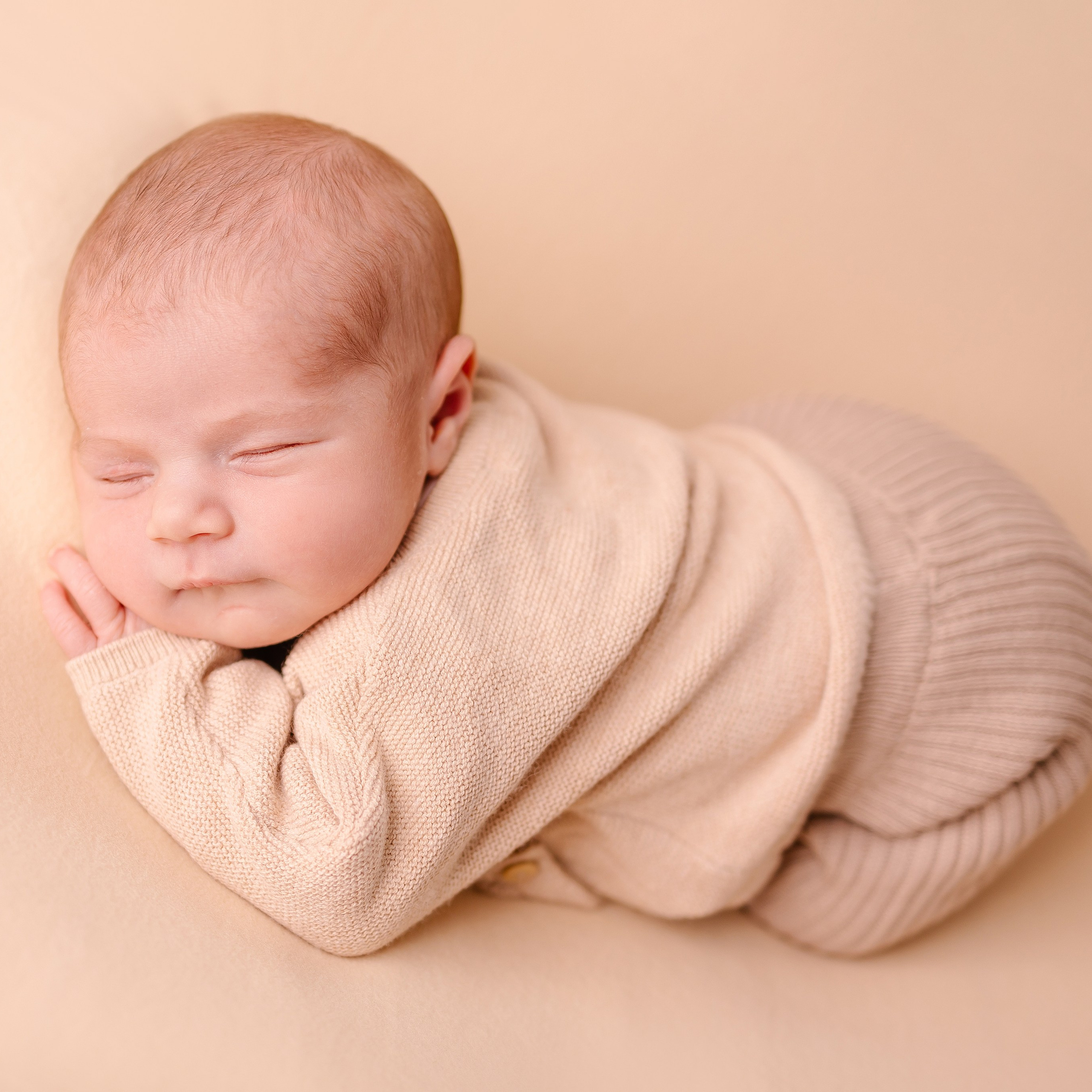 Neugeborenen Fotoshooting München. Fotografin in München Dasha Antipina