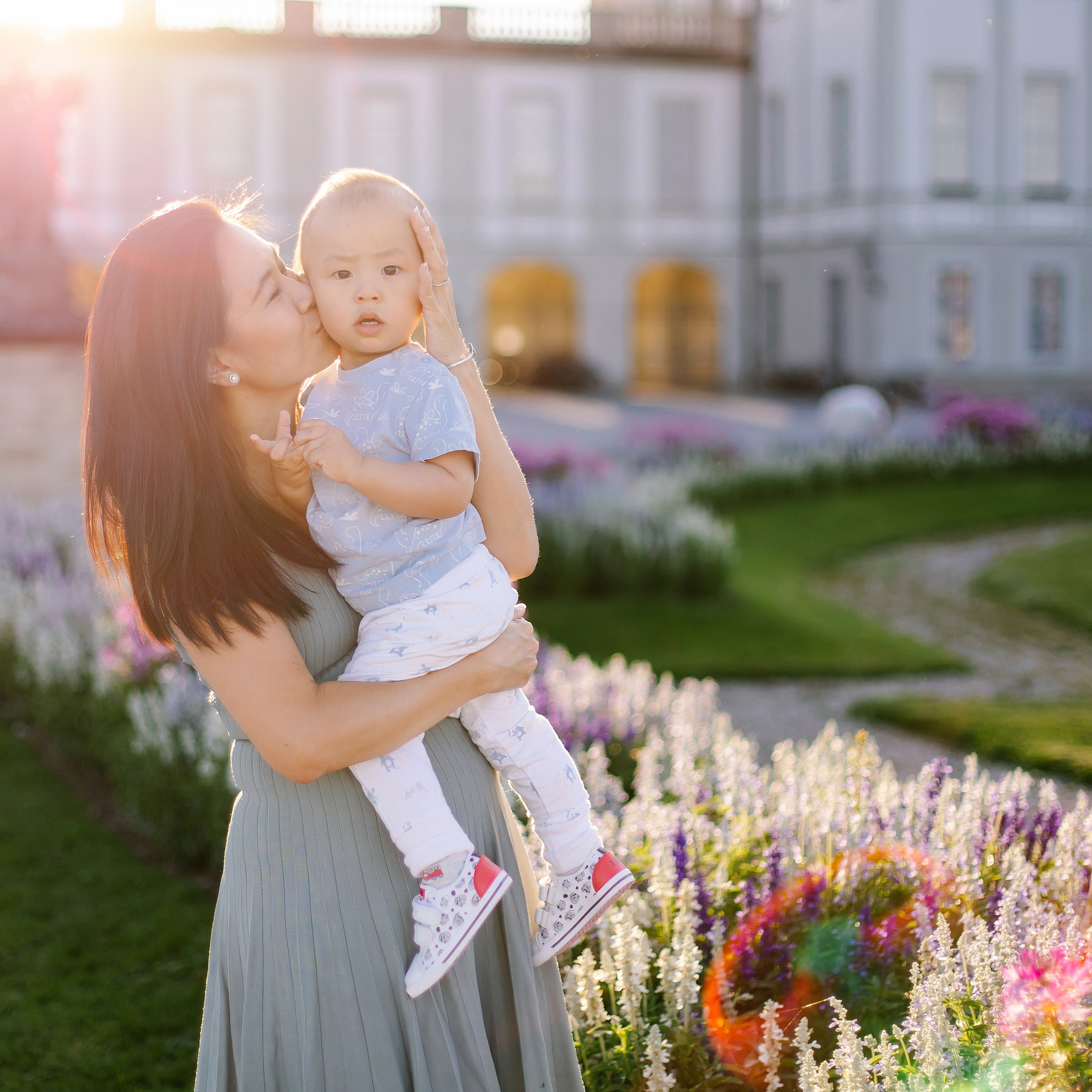 Familienshooting in München – Familienfotos mit Oma und den Liebsten. Fotografin in München Dasha Antipina