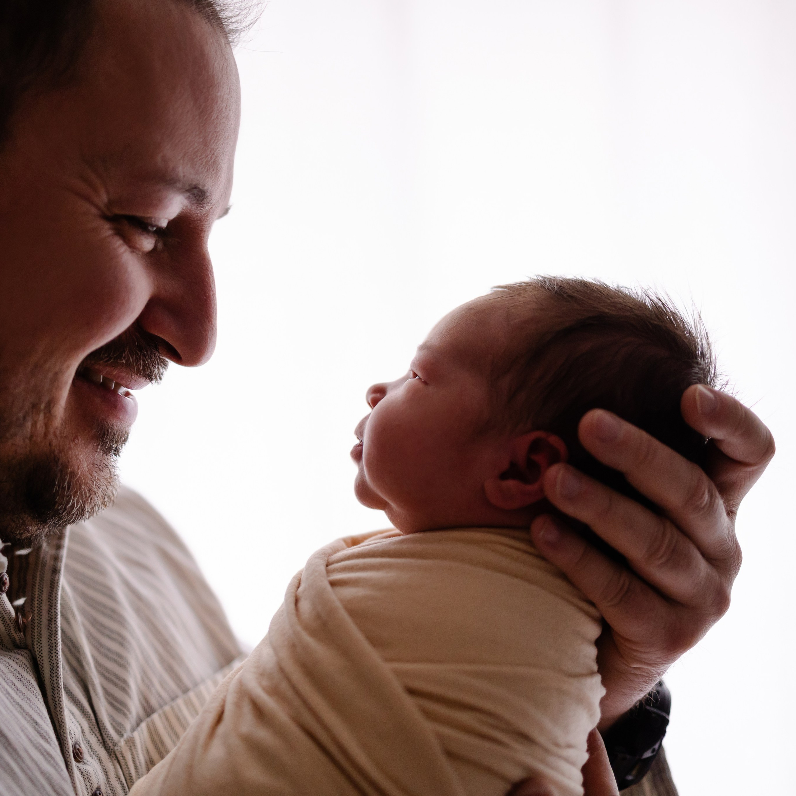 Lifestyle Newborn Fotoshooting. Fotografin in München Dasha Antipina