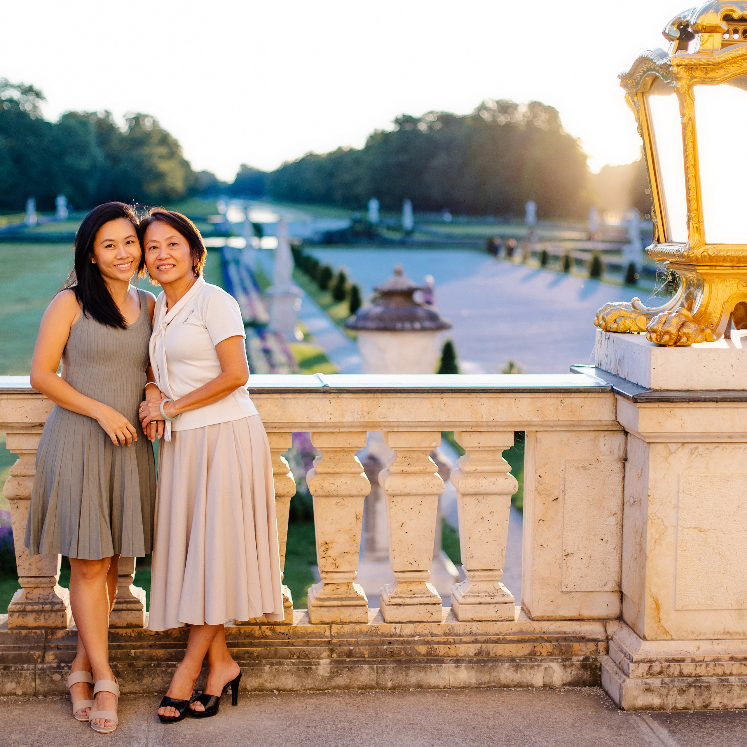 Familienshooting in München – Familienfotos mit Oma und den Liebsten. Fotografin in München Dasha Antipina