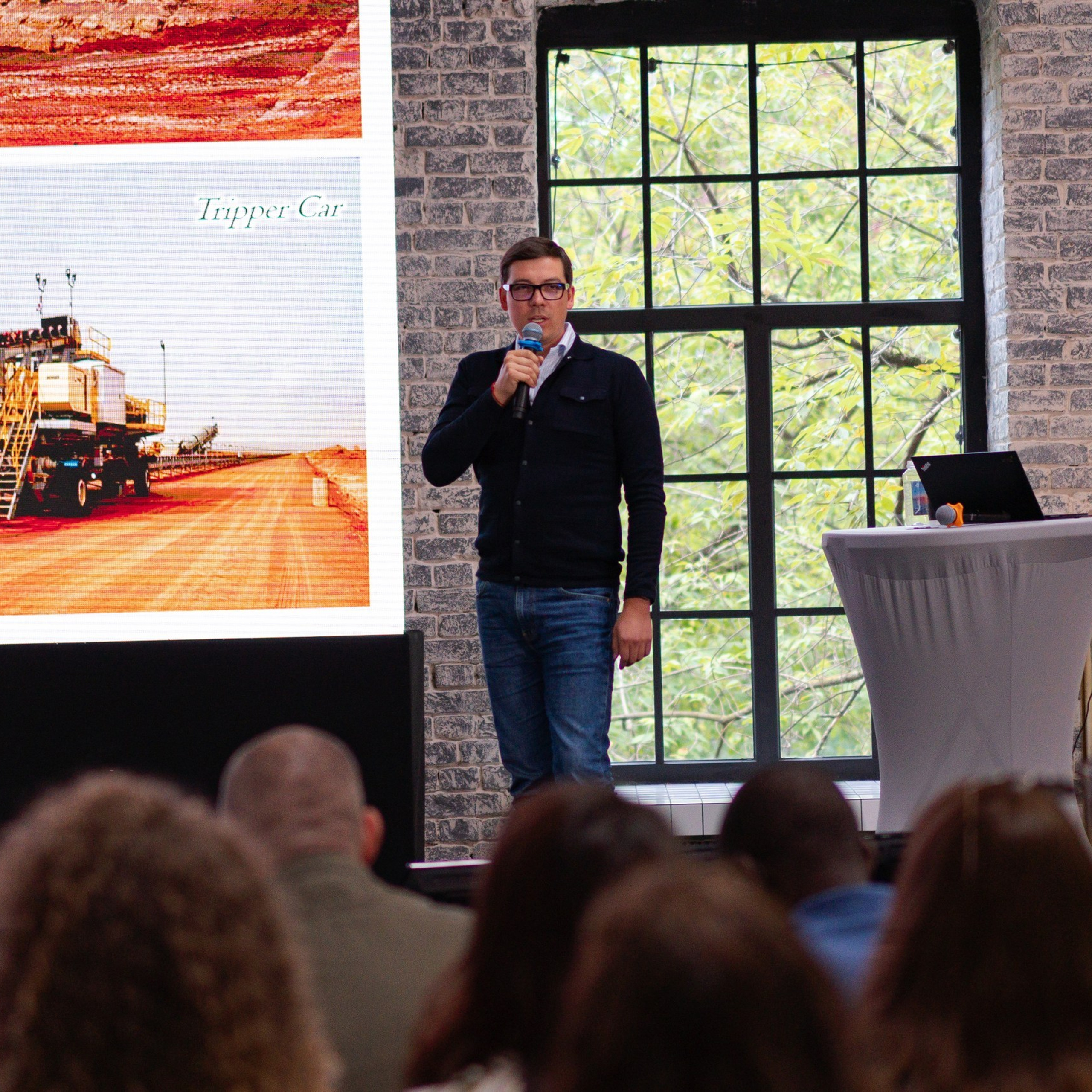 Фотограф на деловое мероприятие, выставку, форум. Репортажный фотограф Измалков Артем