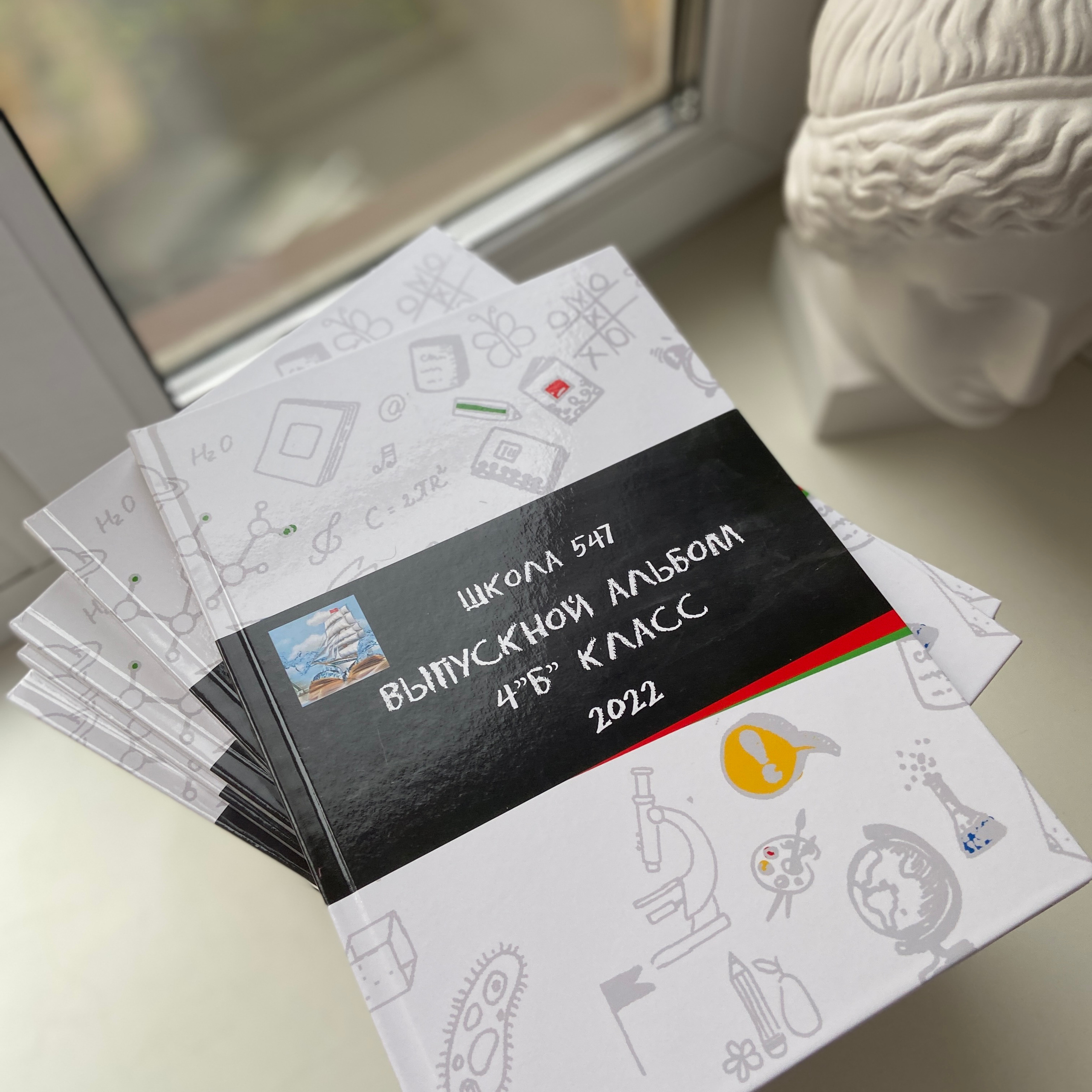 Фотокниги с общей вёрсткой для начальной школы. Выпускные альбомы, портретная съёмка в школах и садиках