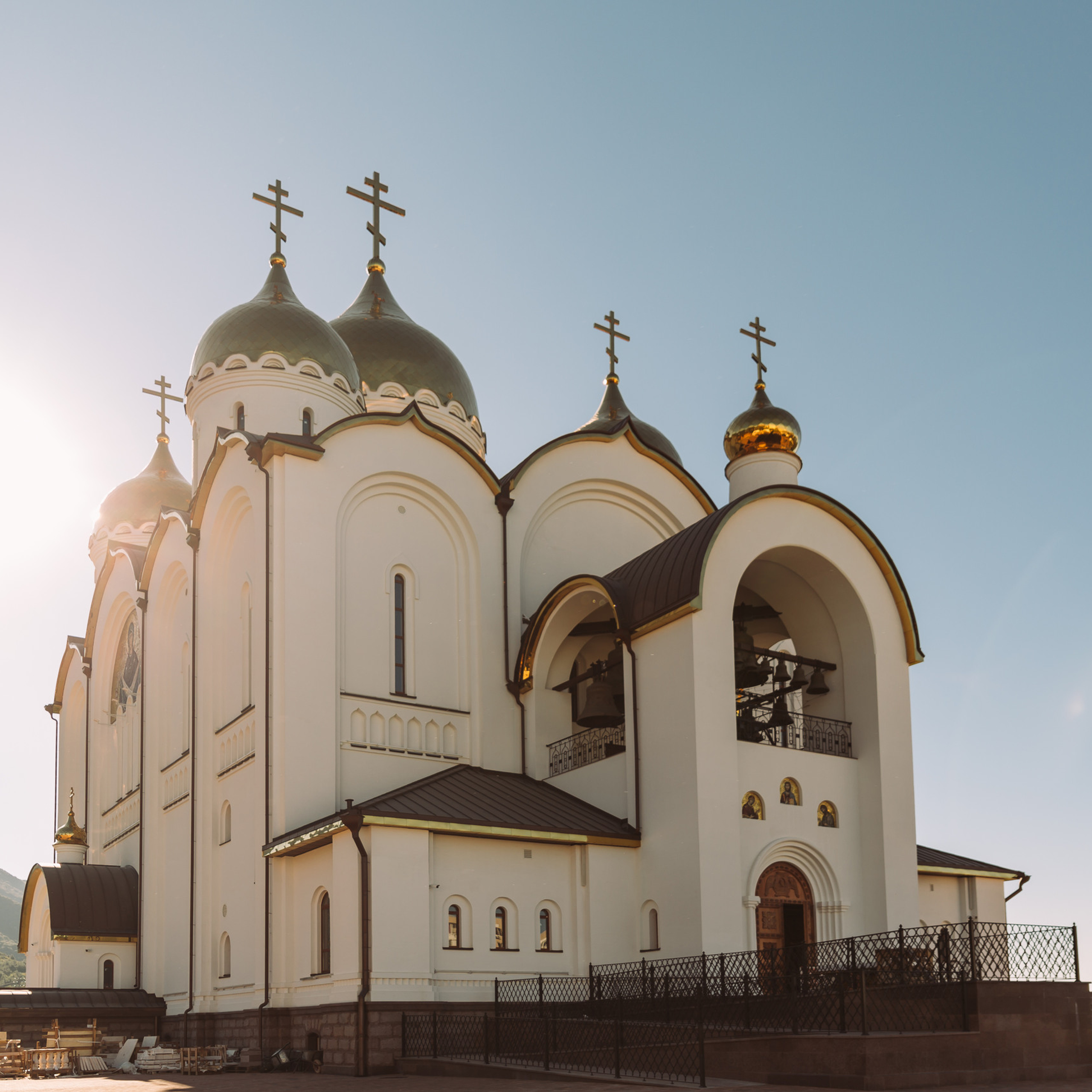 Фасады храма в Геленджике