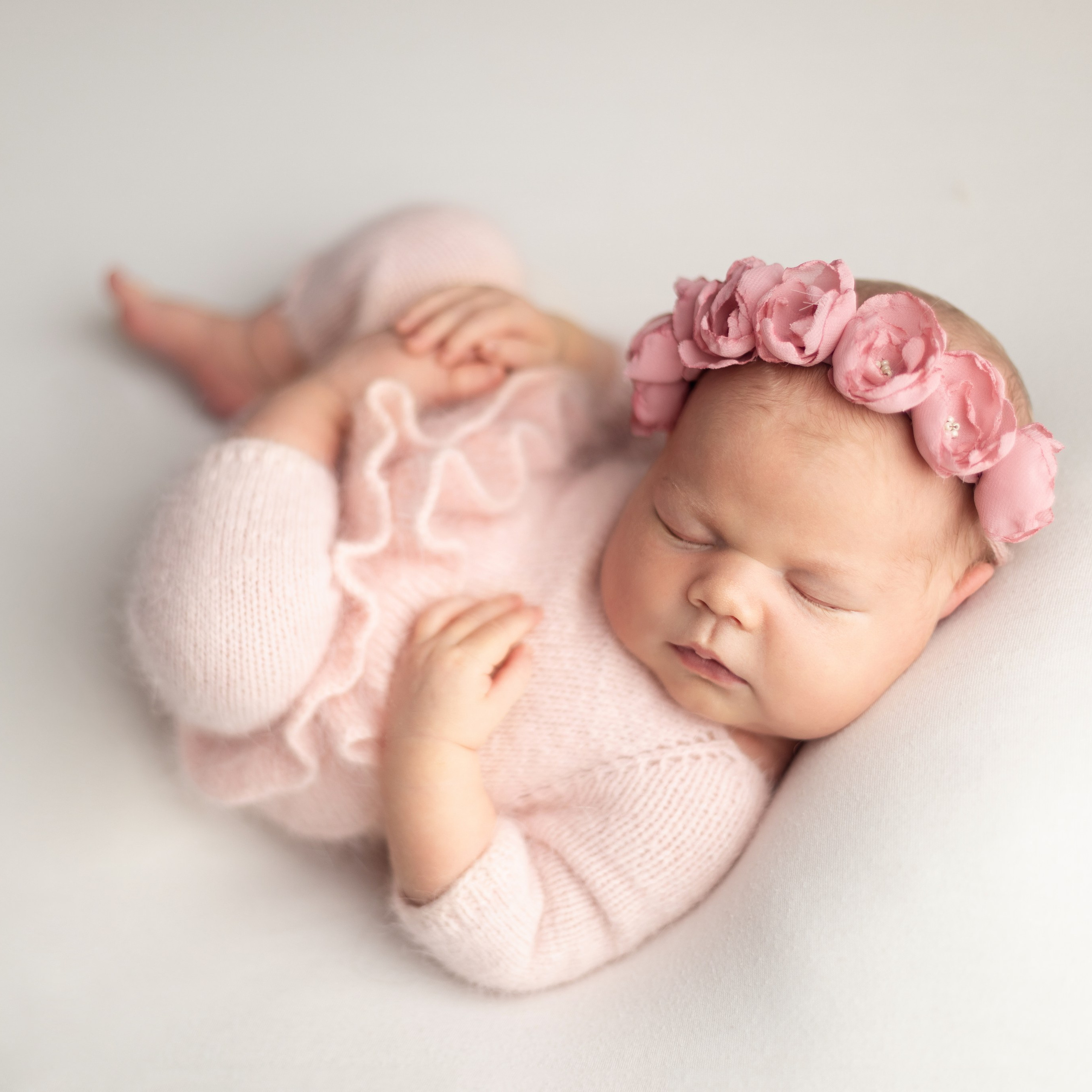 фотосессия новорожденного в краснодаре ньюборн краснодар фотограф новорожденных краснодар фотостудия для новорожденных детский фотограф сьемка новорождённого в Краснодаре
