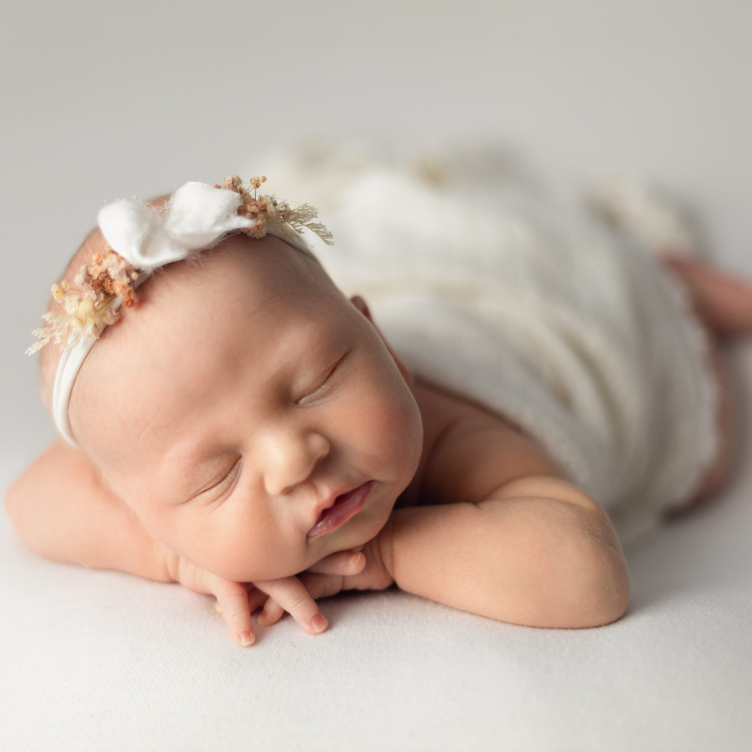 фотосессия новорожденного в краснодаре ньюборн краснодар фотограф новорожденных краснодар фотостудия для новорожденных детский фотограф сьемка новорождённого в Краснодаре
