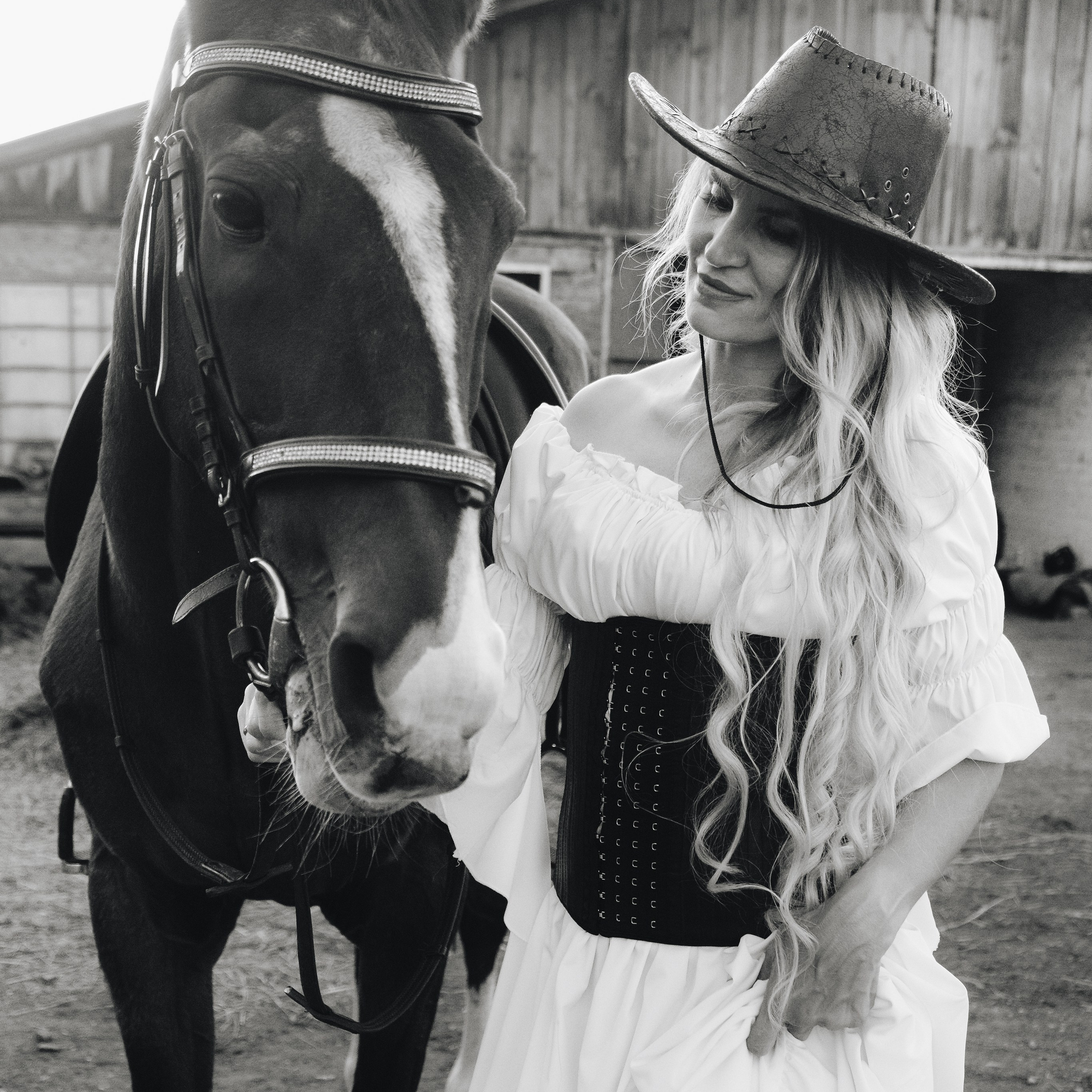 25.09.26 Евгения с конями