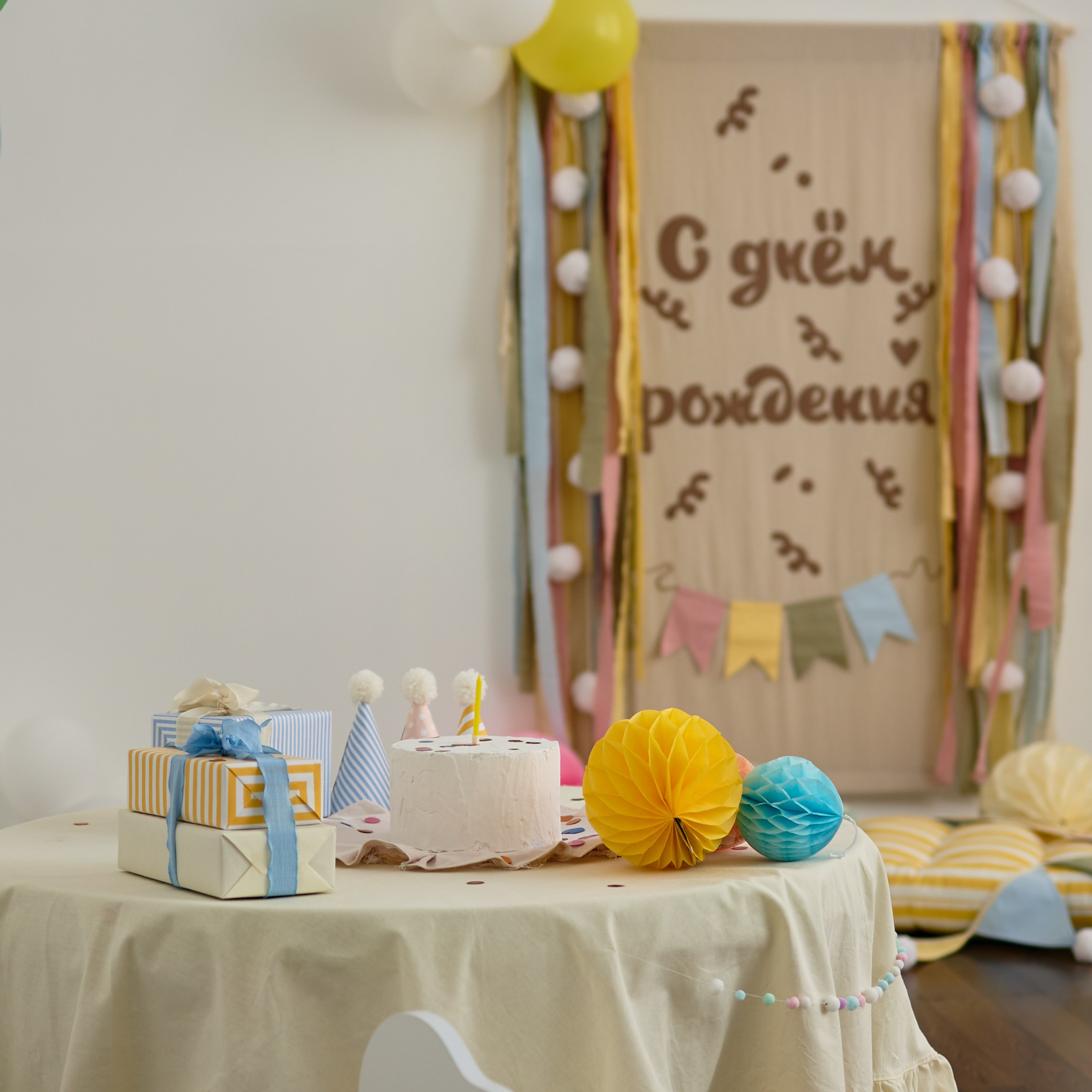 Фотостудия Roomy в Краснодаре | Семейные и детские съёмки дней рождения от 1 до 5 лет, аренда зала фотостудии