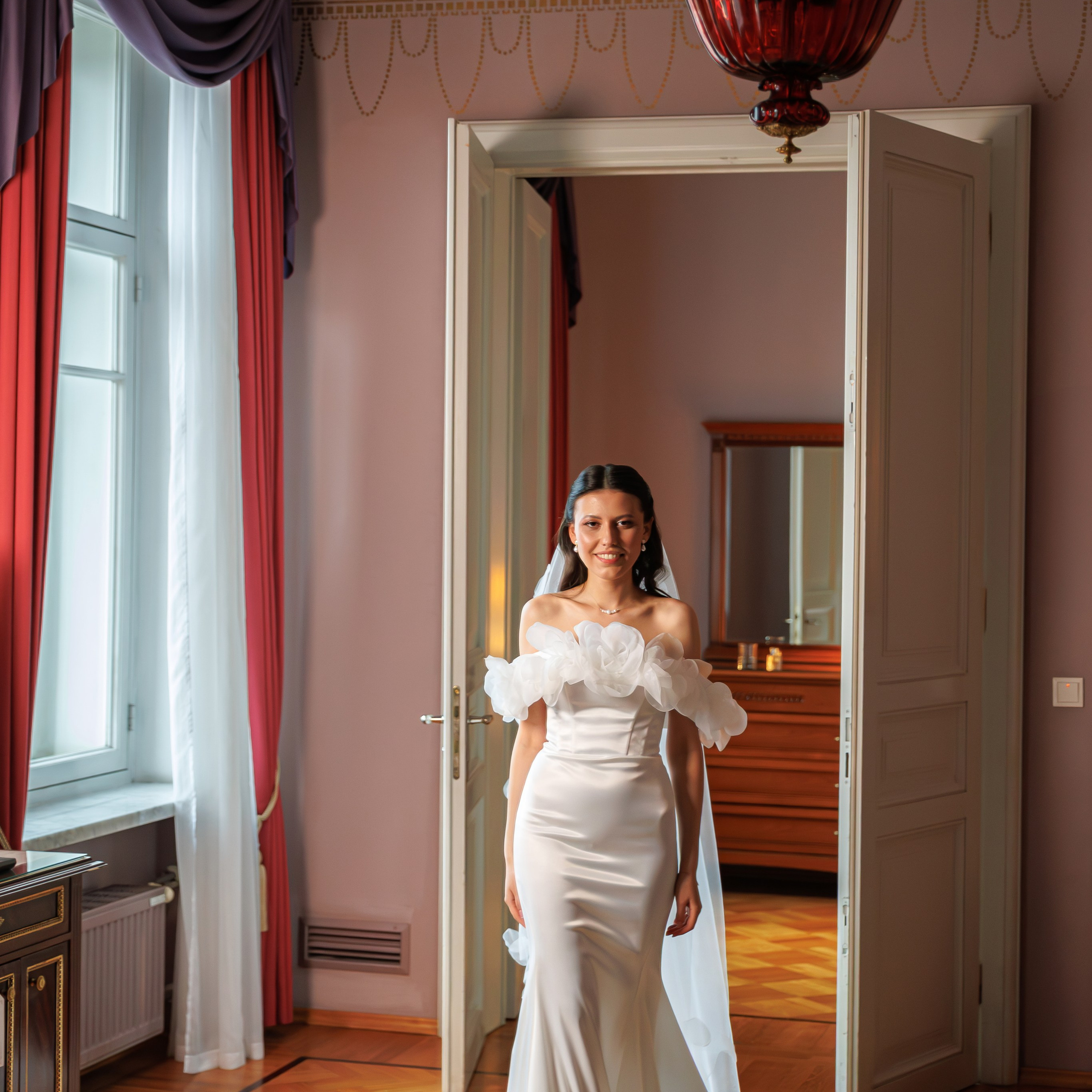 Свадебная фотосессия в гостинице Националь. Свадебный фотограф Москва и МО Сергей Киржаев