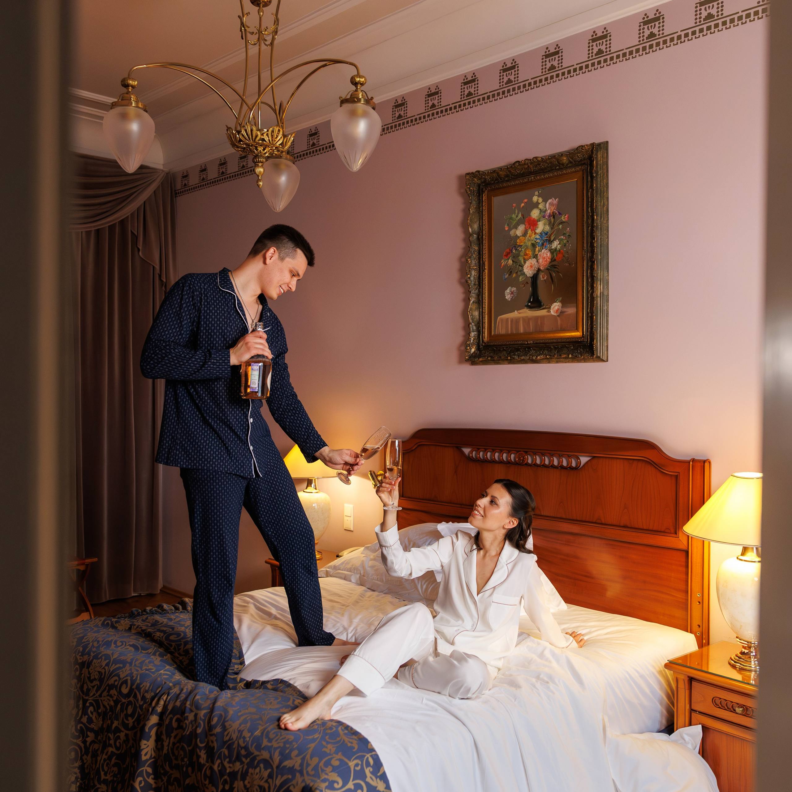 Свадебная фотосессия в гостинице Националь. Свадебный фотограф Москва и МО Сергей Киржаев