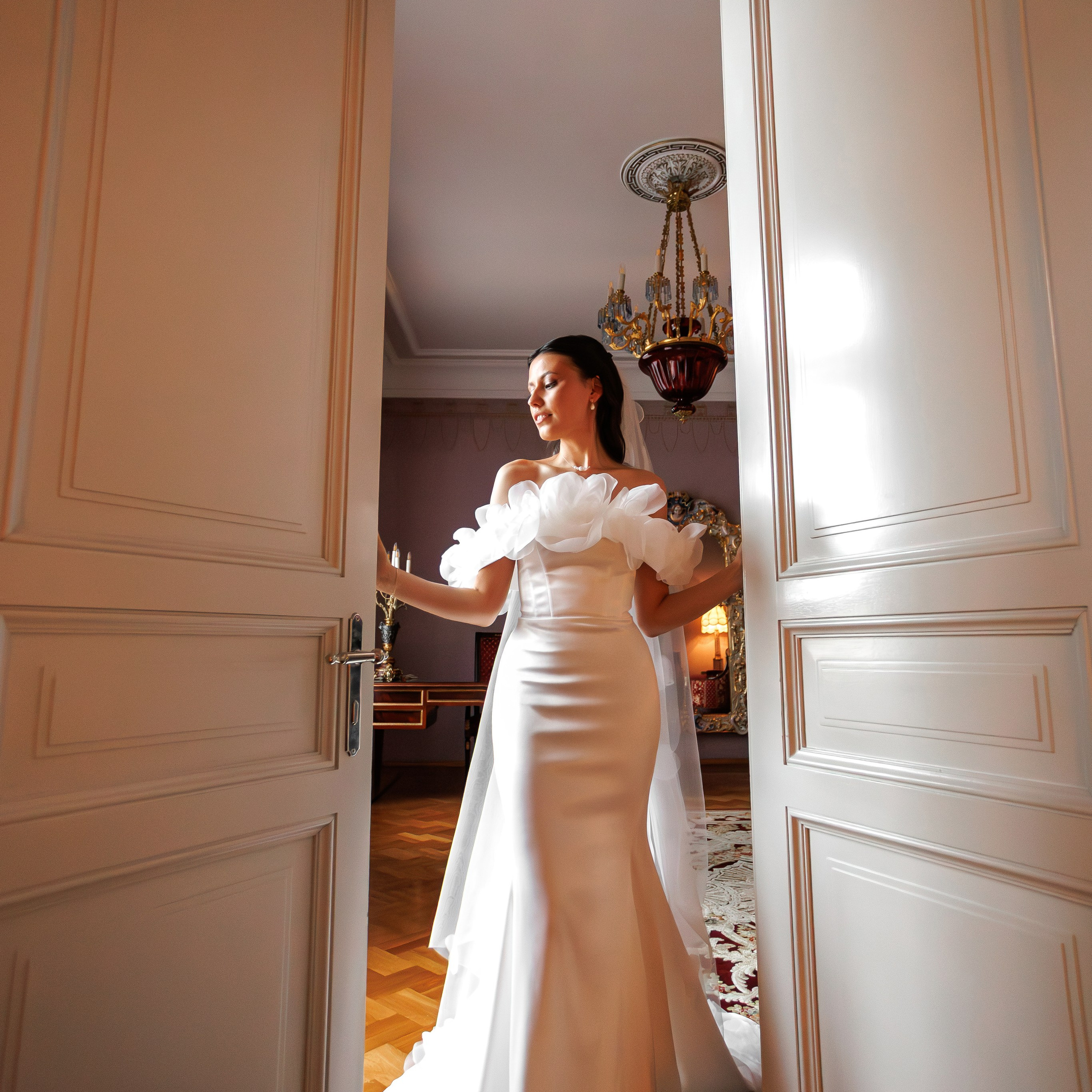 Свадебная фотосессия в гостинице Националь. Свадебный фотограф Москва и МО Сергей Киржаев