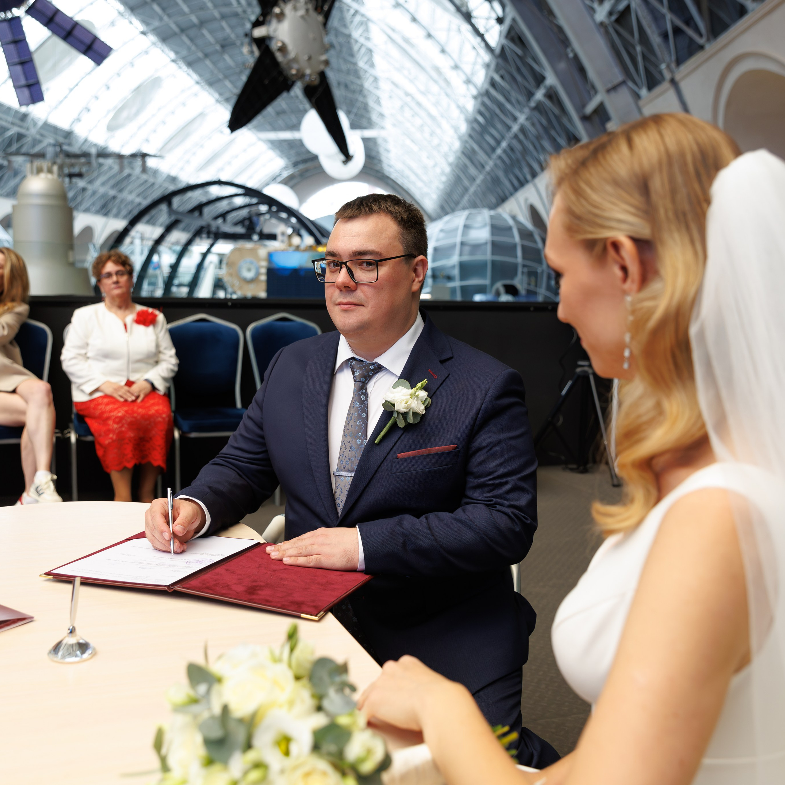 Регистрация брака в павильоне Космос на ВДНХ. Свадебный фотограф Москва и МО Сергей Киржаев