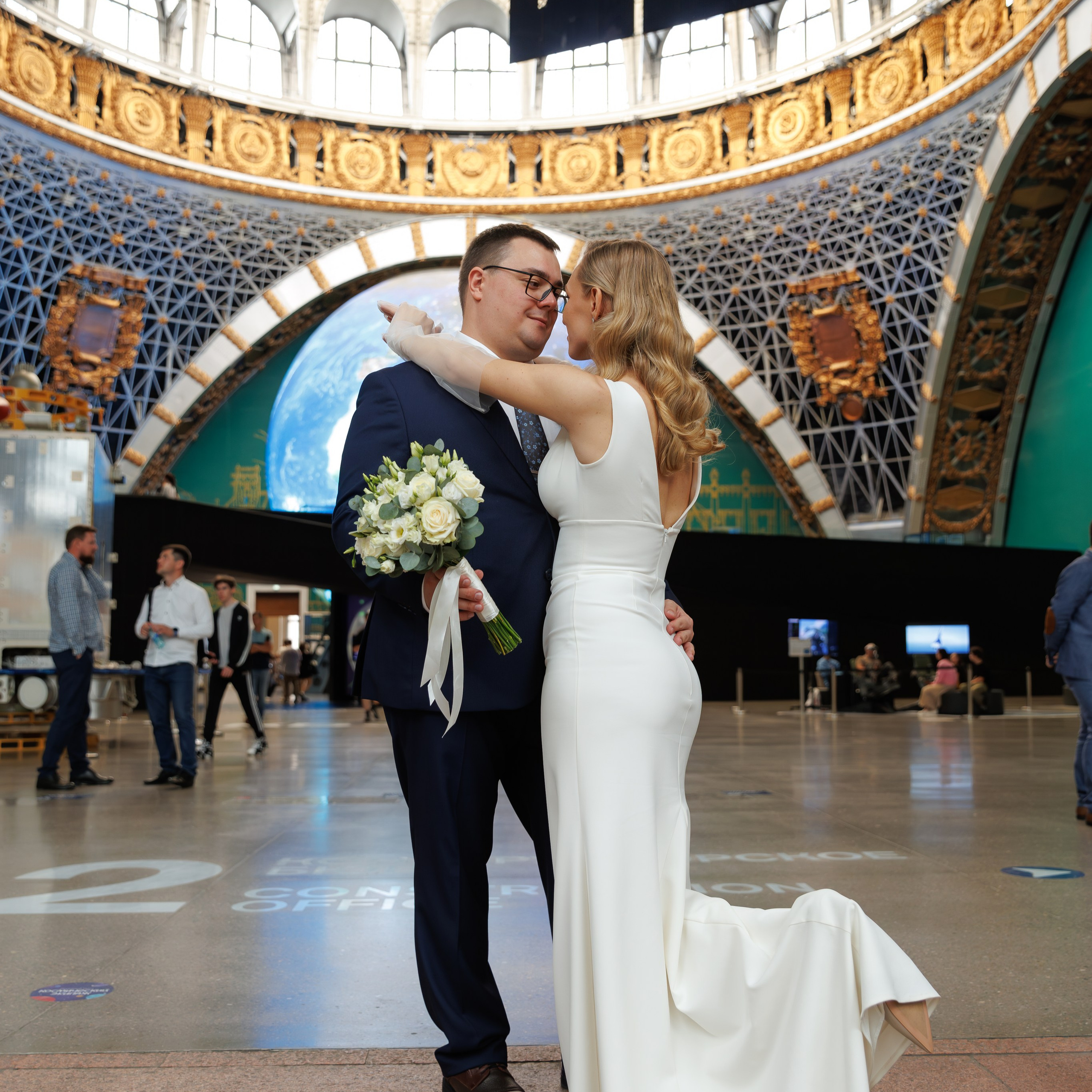 Регистрация брака в павильоне Космос на ВДНХ. Свадебный фотограф Москва и МО Сергей Киржаев