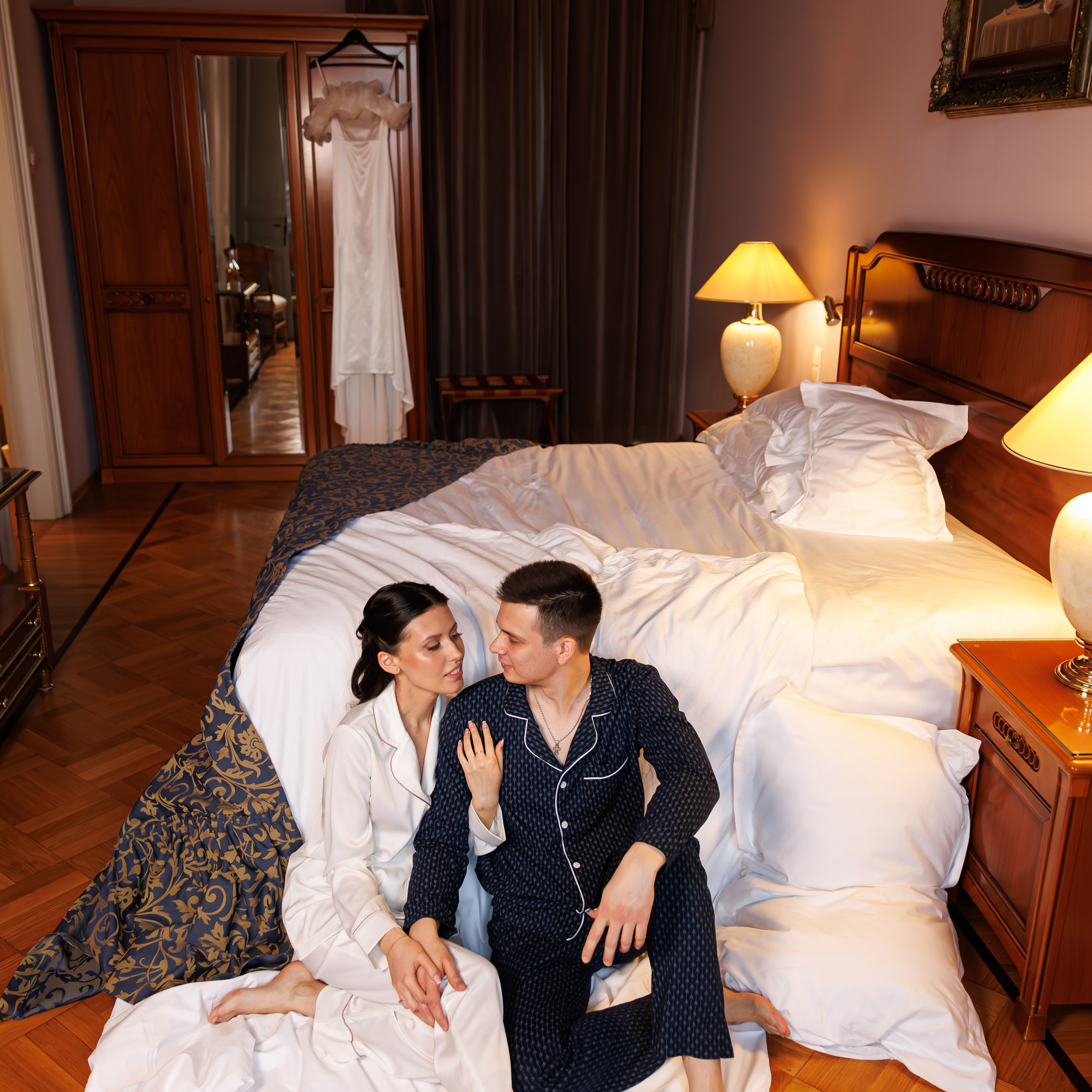 Свадебная фотосессия в гостинице Националь. Свадебный фотограф Москва и МО Сергей Киржаев