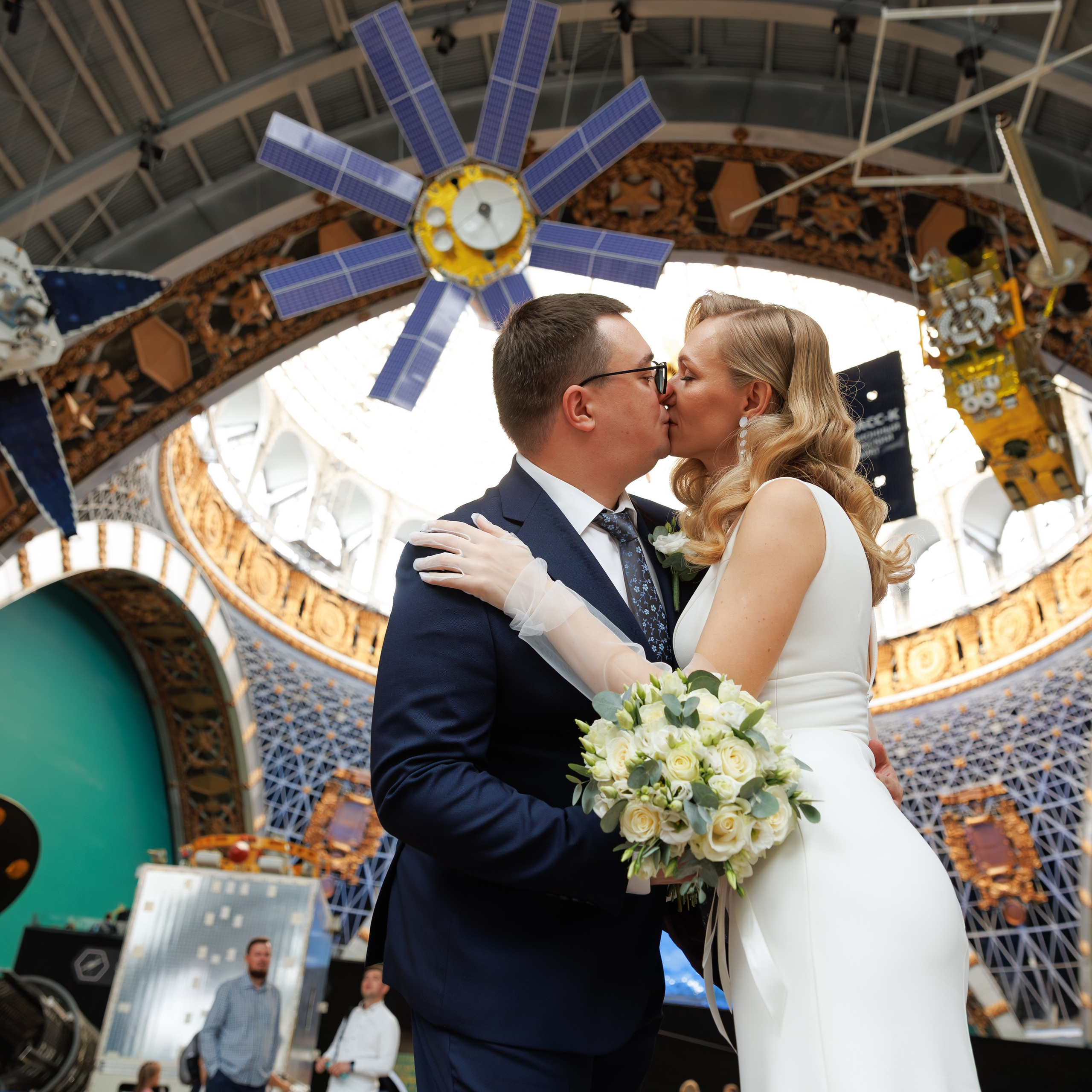 Регистрация брака в павильоне Космос на ВДНХ. Свадебный фотограф Москва и МО Сергей Киржаев