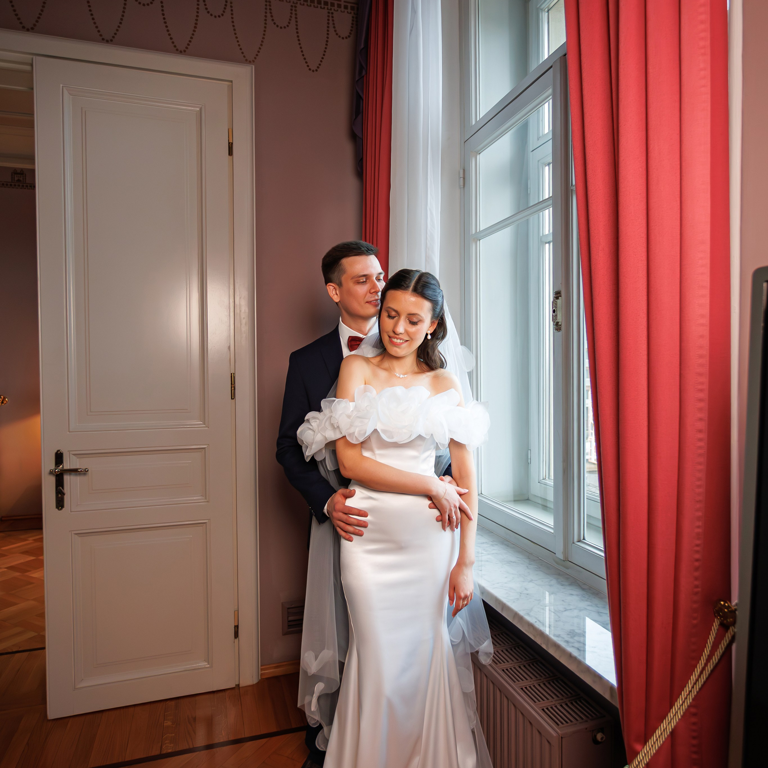 Свадебная фотосессия в гостинице Националь. Свадебный фотограф Москва и МО Сергей Киржаев