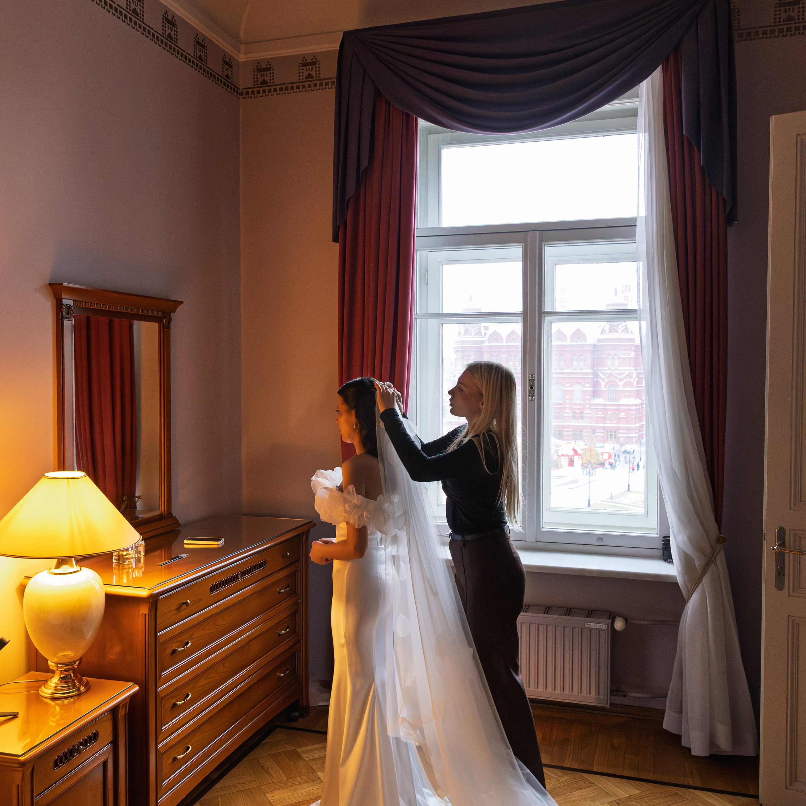 Свадебная фотосессия в гостинице Националь. Свадебный фотограф Москва и МО Сергей Киржаев