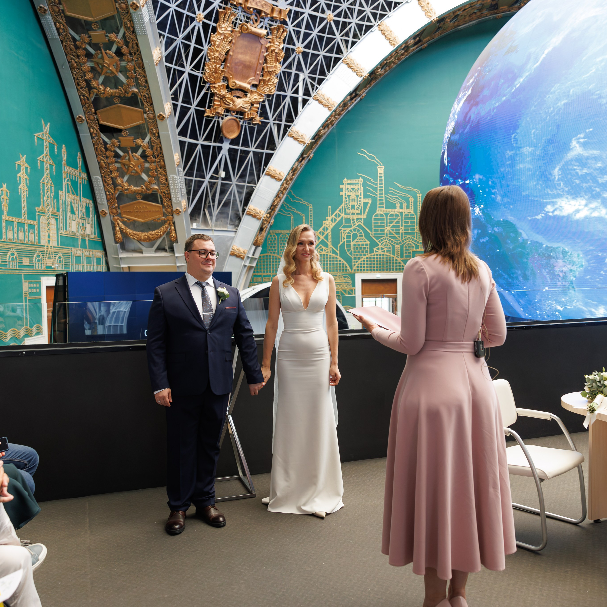 Регистрация брака в павильоне Космос на ВДНХ. Свадебный фотограф Москва и МО Сергей Киржаев