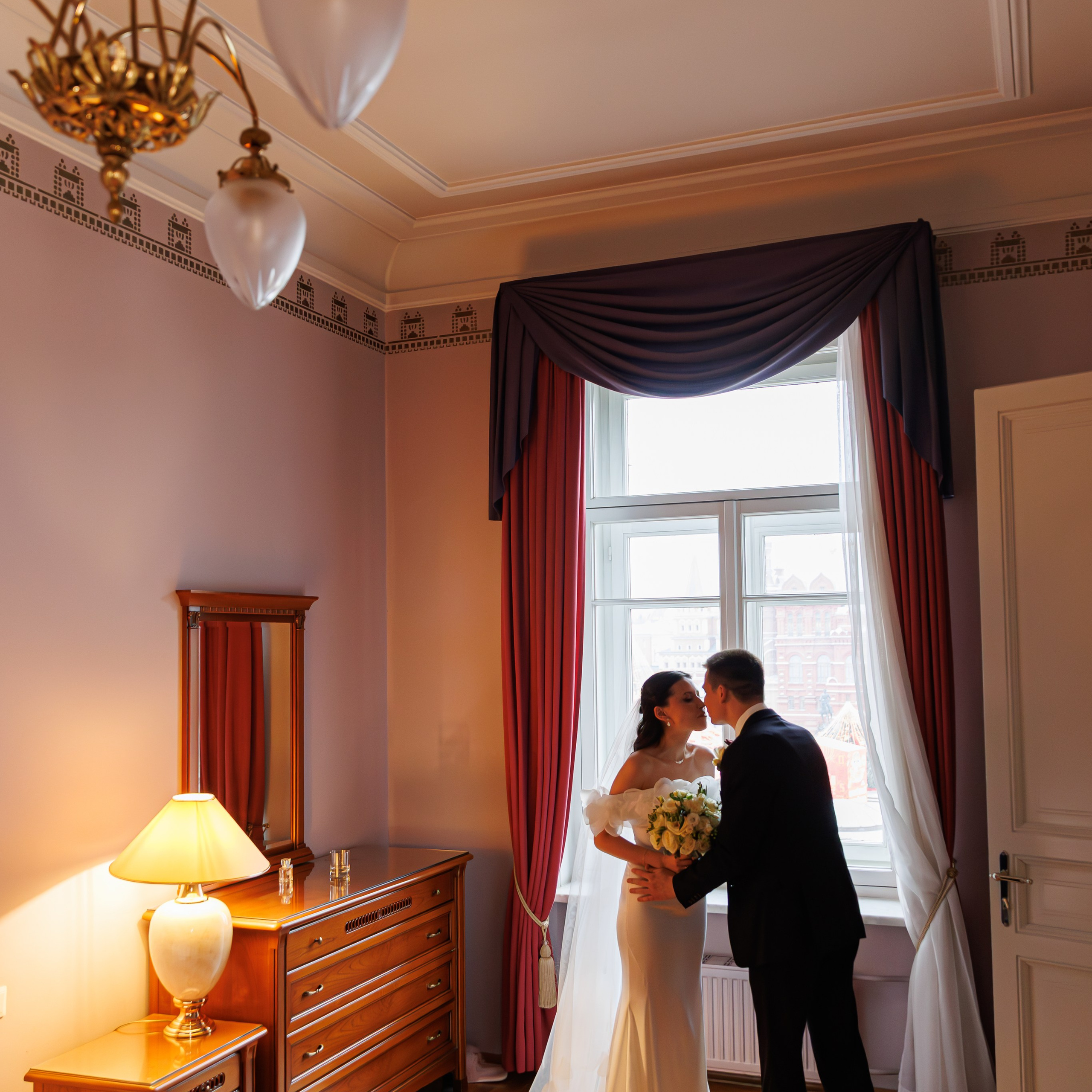 Свадебная фотосессия в гостинице Националь. Свадебный фотограф Москва и МО Сергей Киржаев