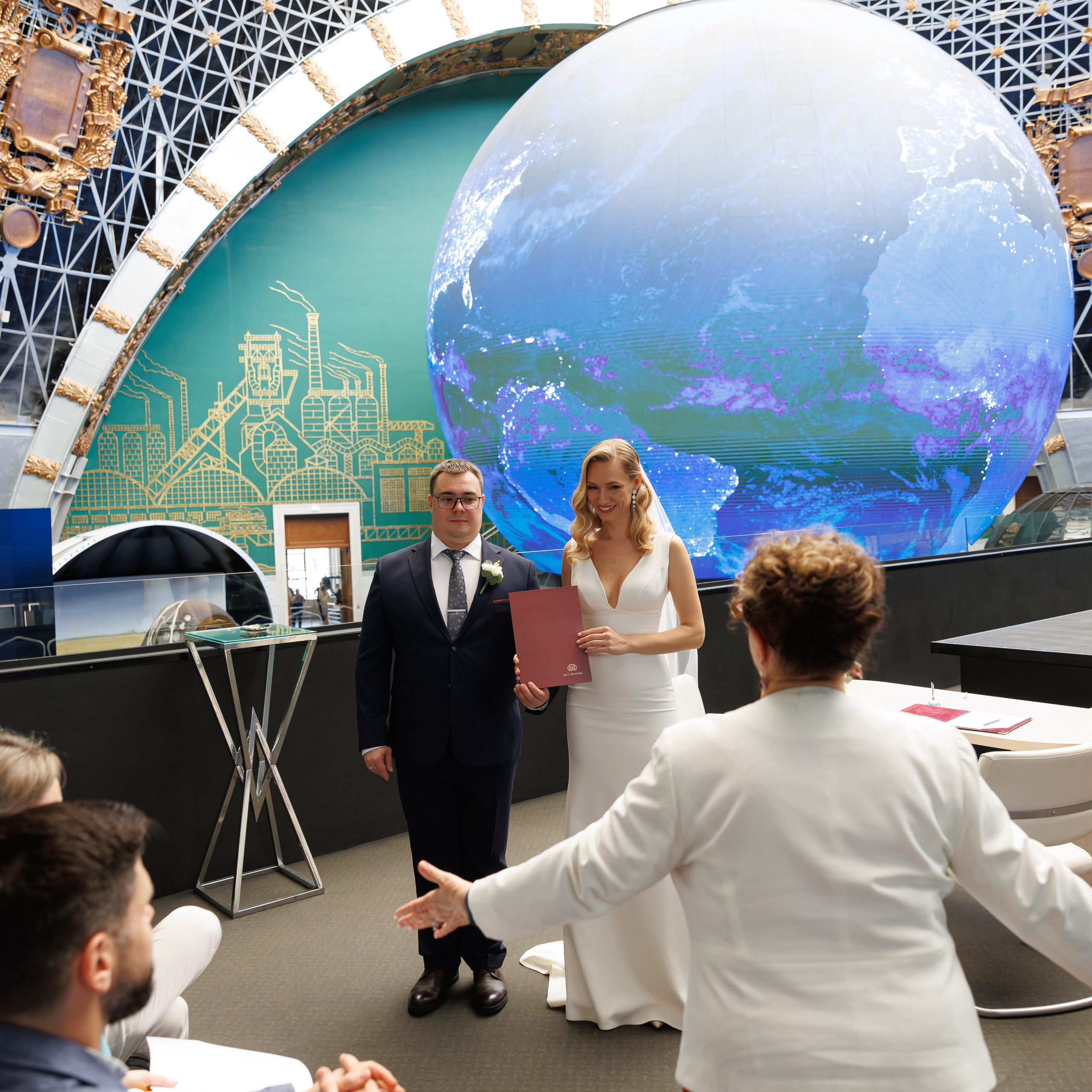 Регистрация брака в павильоне Космос на ВДНХ. Свадебный фотограф Москва и МО Сергей Киржаев