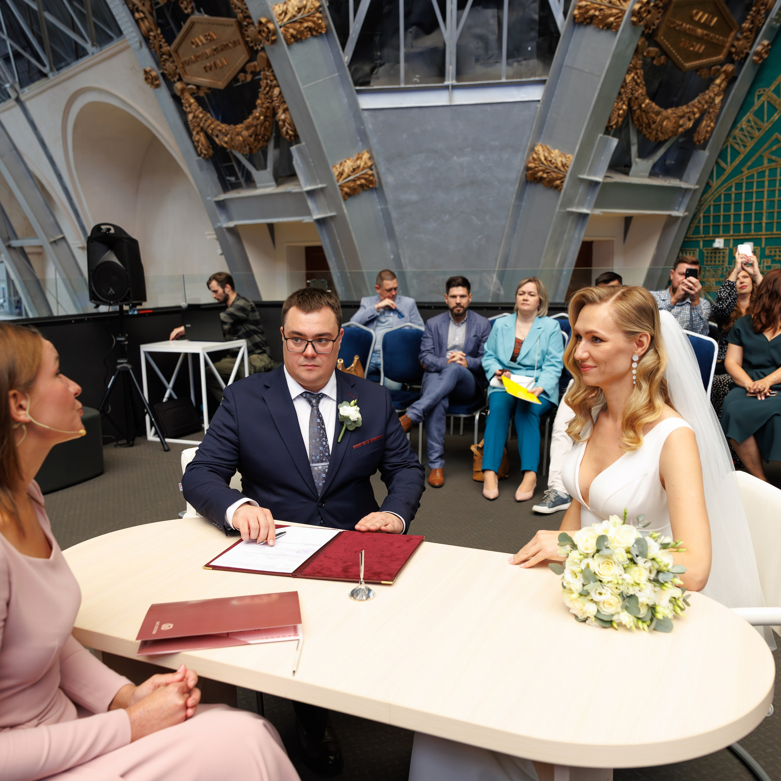 Регистрация брака в павильоне Космос на ВДНХ. Свадебный фотограф Москва и МО Сергей Киржаев