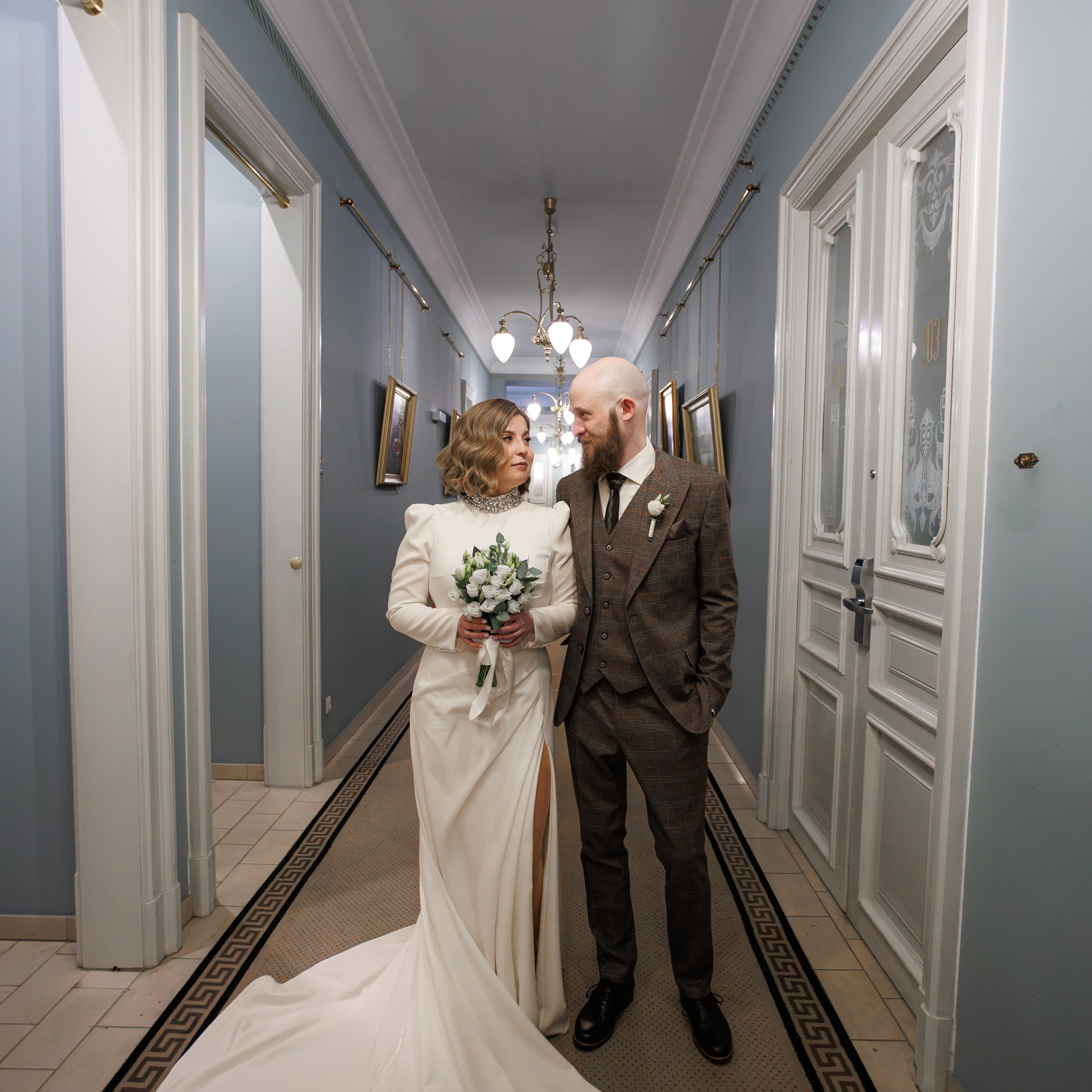 Свадебная фотосессия в гостинице Националь. Свадебный фотограф Москва и МО Сергей Киржаев