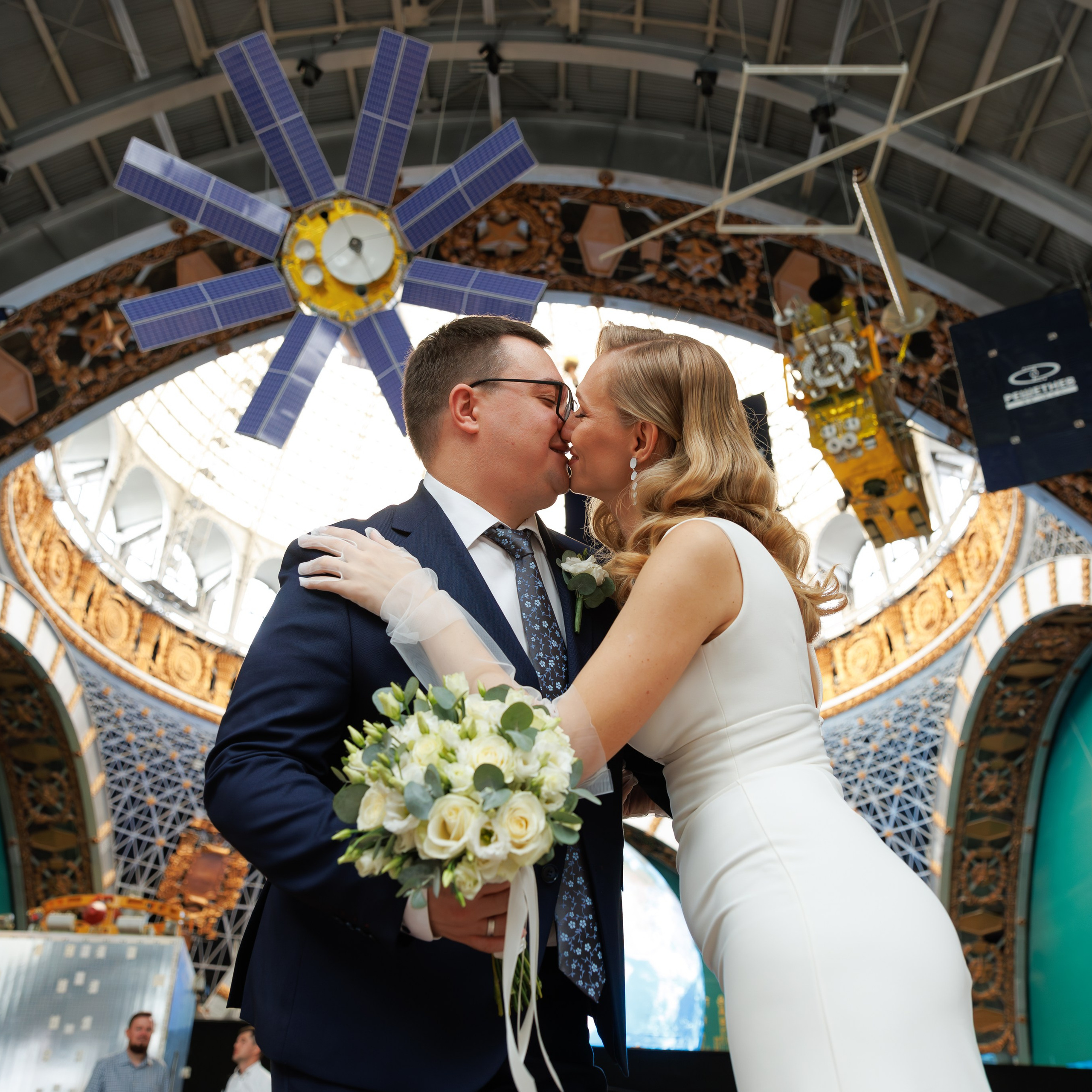 Регистрация брака в павильоне Космос на ВДНХ. Свадебный фотограф Москва и МО Сергей Киржаев