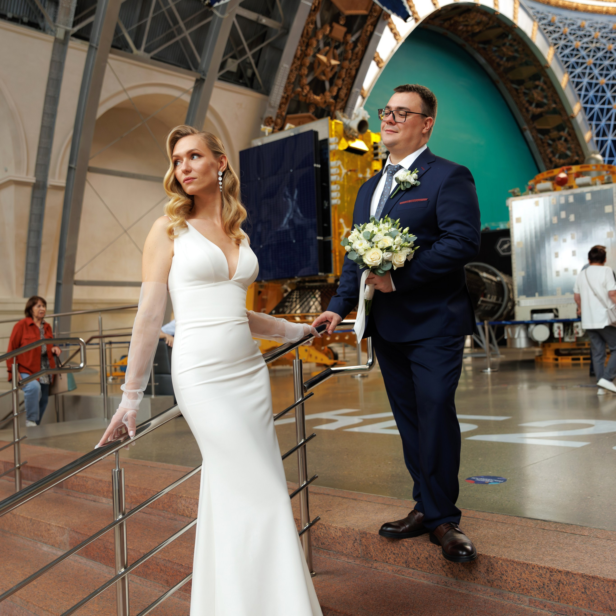 Регистрация брака в павильоне Космос на ВДНХ. Свадебный фотограф Москва и МО Сергей Киржаев