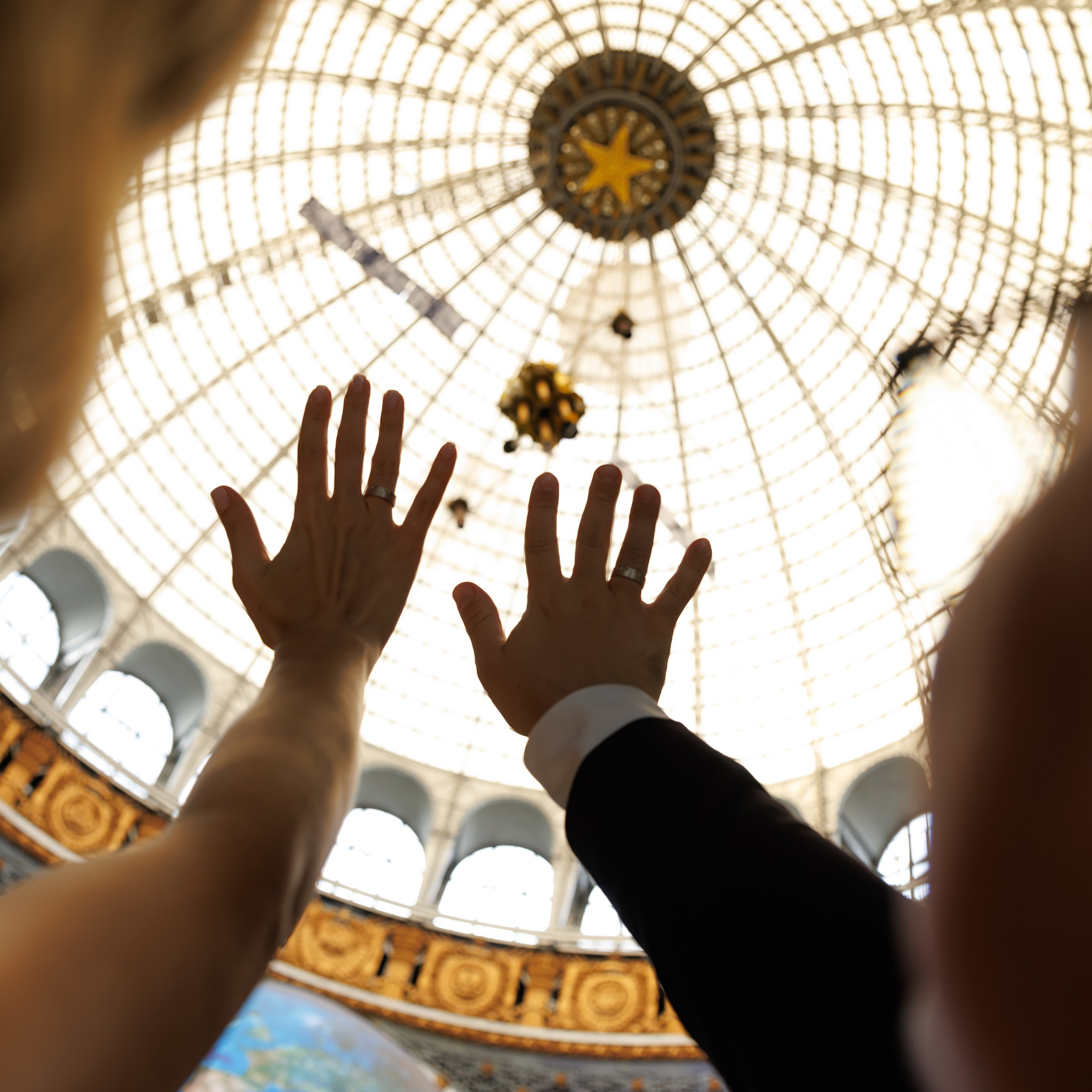 Регистрация брака в павильоне Космос на ВДНХ. Свадебный фотограф Москва и МО Сергей Киржаев