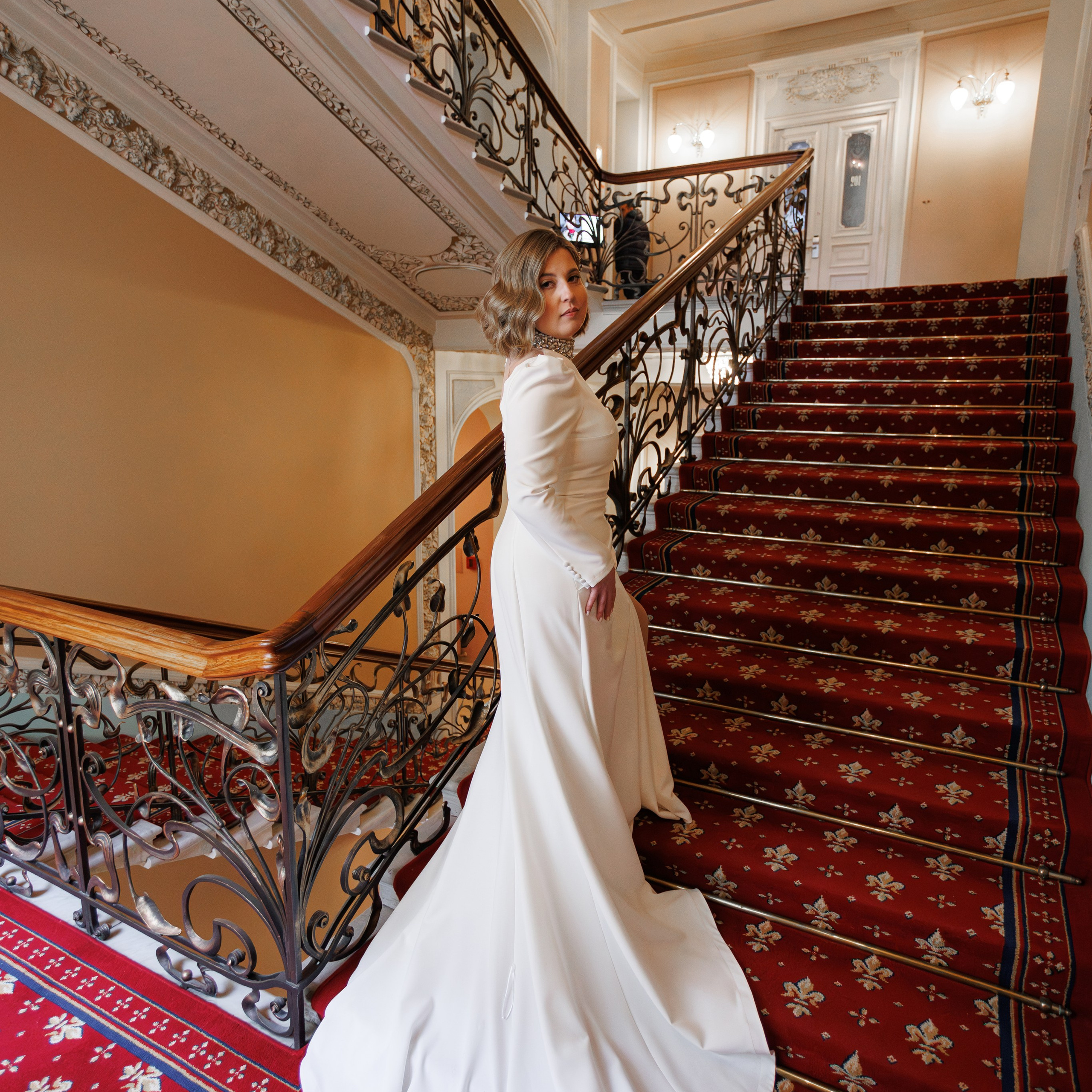 Свадебная фотосессия в гостинице Националь. Свадебный фотограф Москва и МО Сергей Киржаев