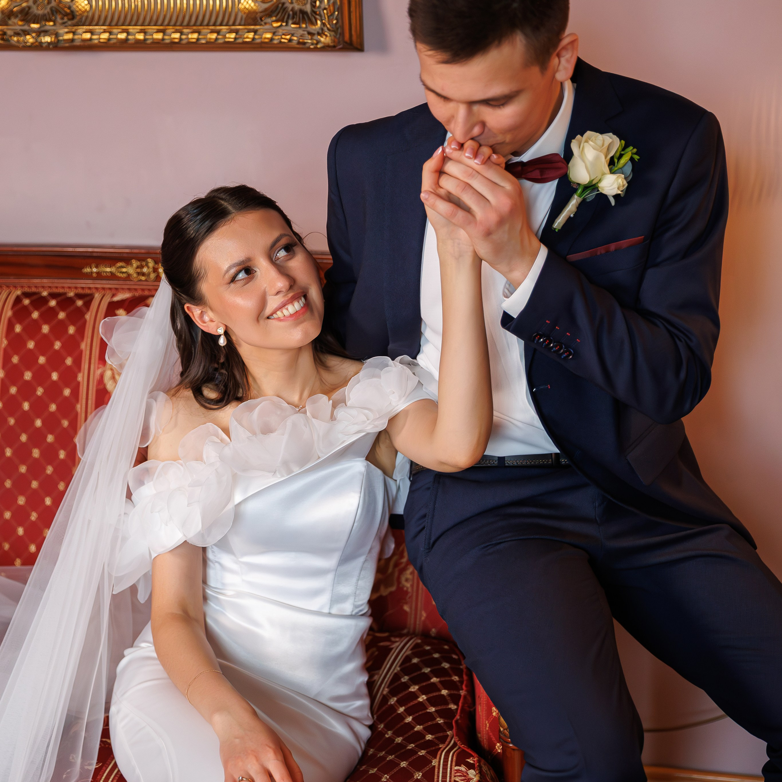 Свадебная фотосессия в гостинице Националь. Свадебный фотограф Москва и МО Сергей Киржаев