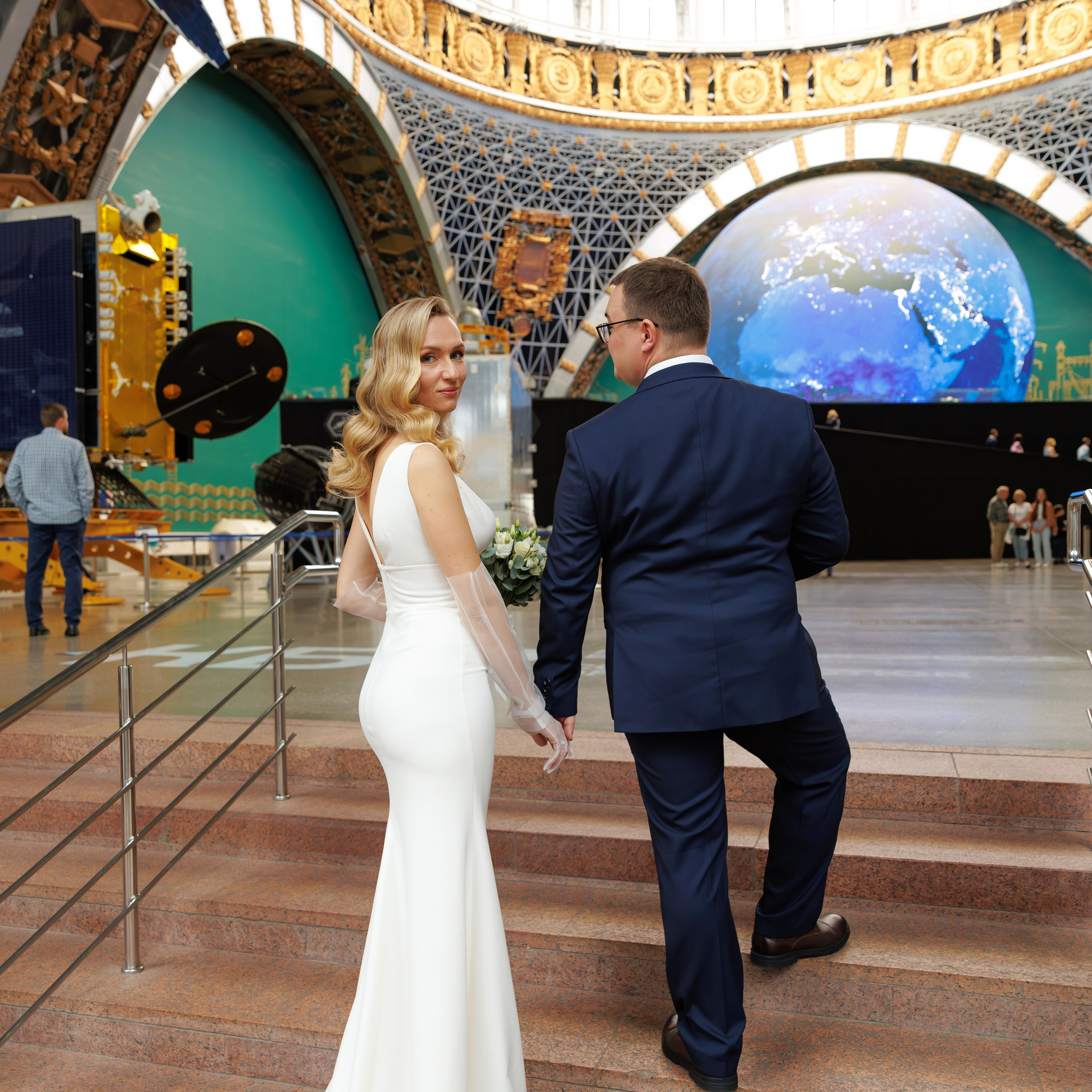 Регистрация брака в павильоне Космос на ВДНХ. Свадебный фотограф Москва и МО Сергей Киржаев