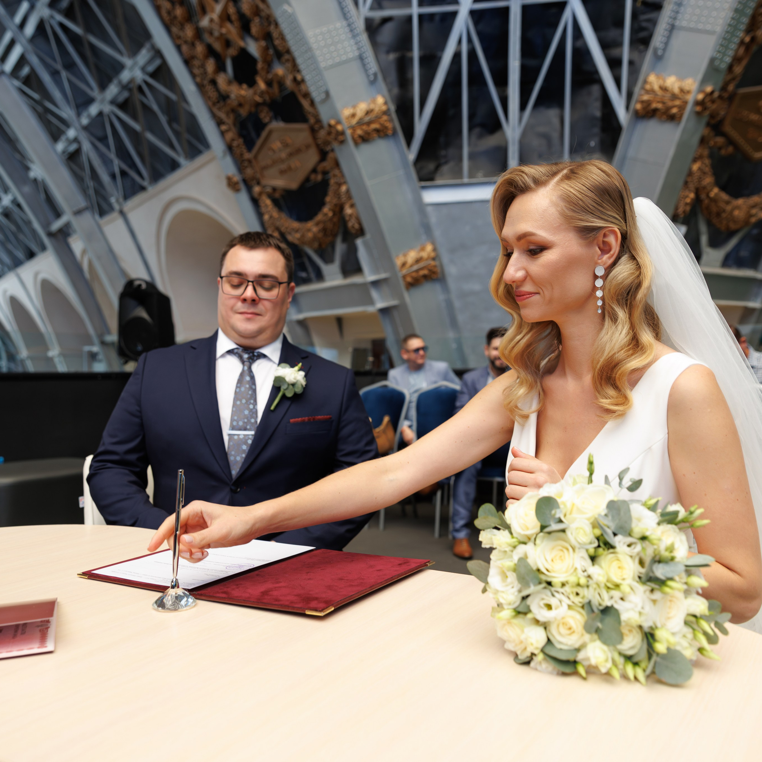 Регистрация брака в павильоне Космос на ВДНХ. Свадебный фотограф Москва и МО Сергей Киржаев