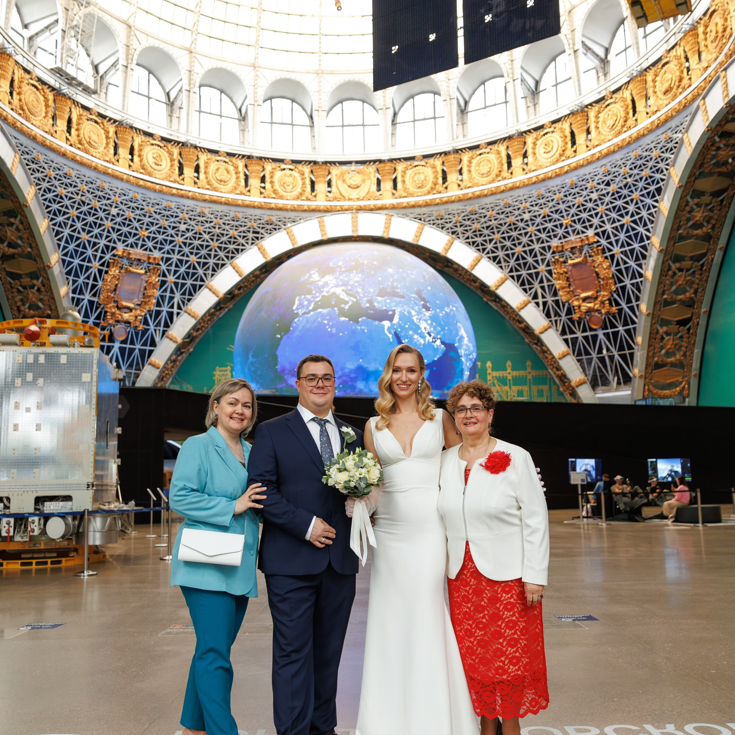 Регистрация брака в павильоне Космос на ВДНХ. Свадебный фотограф Москва и МО Сергей Киржаев