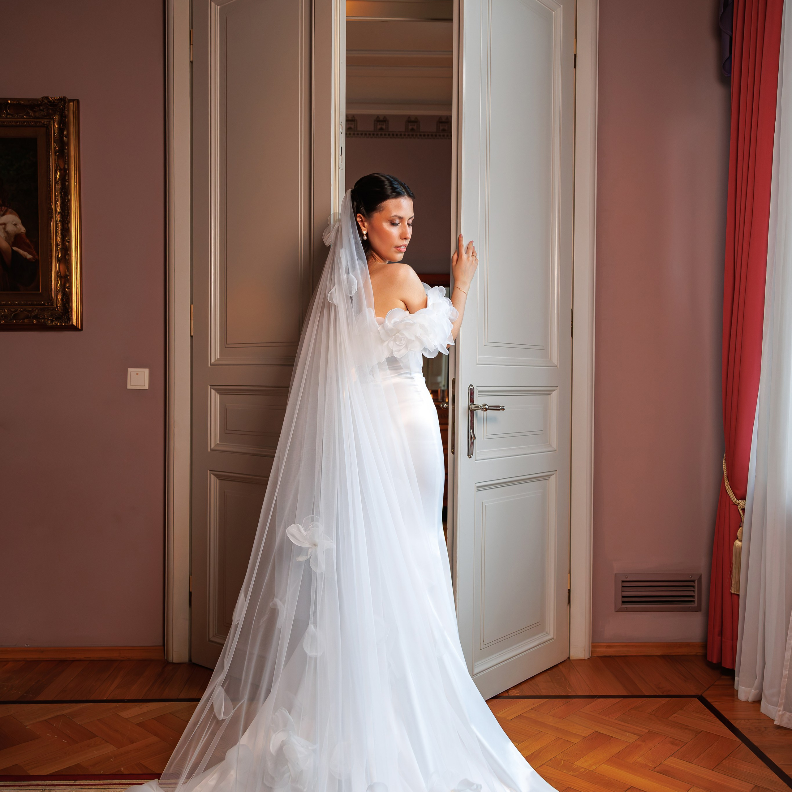 Свадебная фотосессия в гостинице Националь. Свадебный фотограф Москва и МО Сергей Киржаев