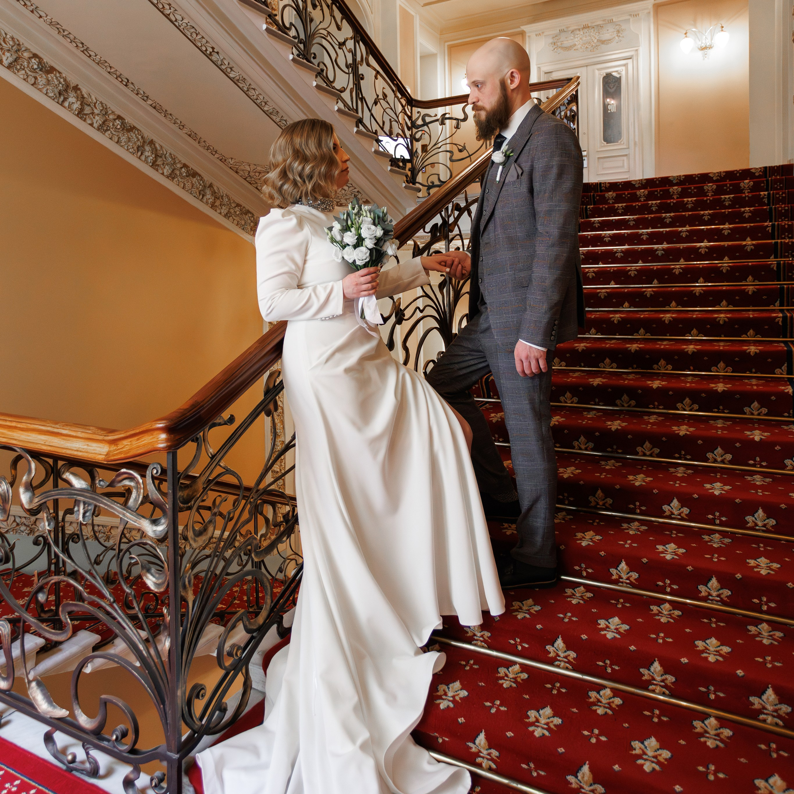 Свадебная фотосессия в гостинице Националь. Свадебный фотограф Москва и МО Сергей Киржаев