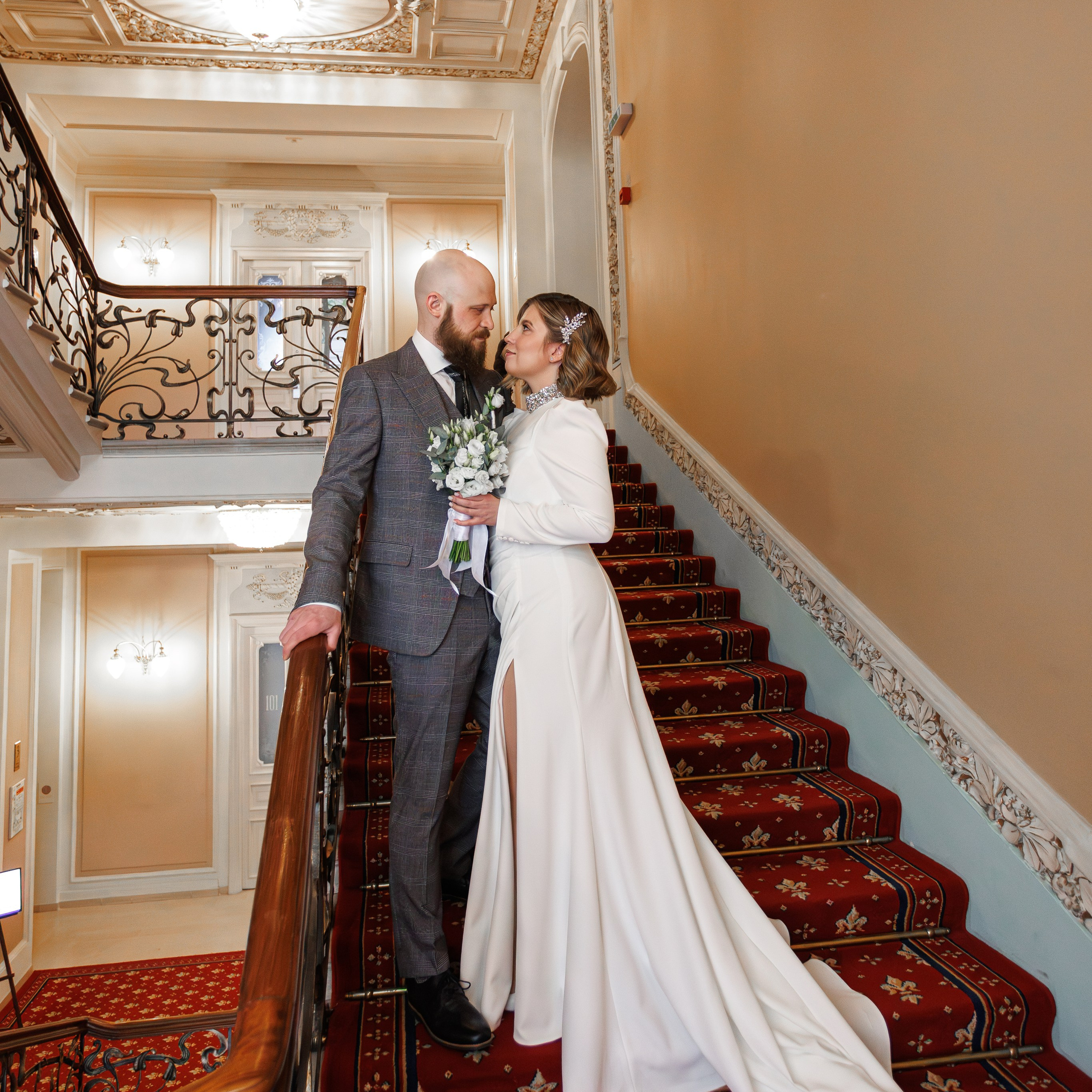 Свадебная фотосессия в гостинице Националь. Свадебный фотограф Москва и МО Сергей Киржаев