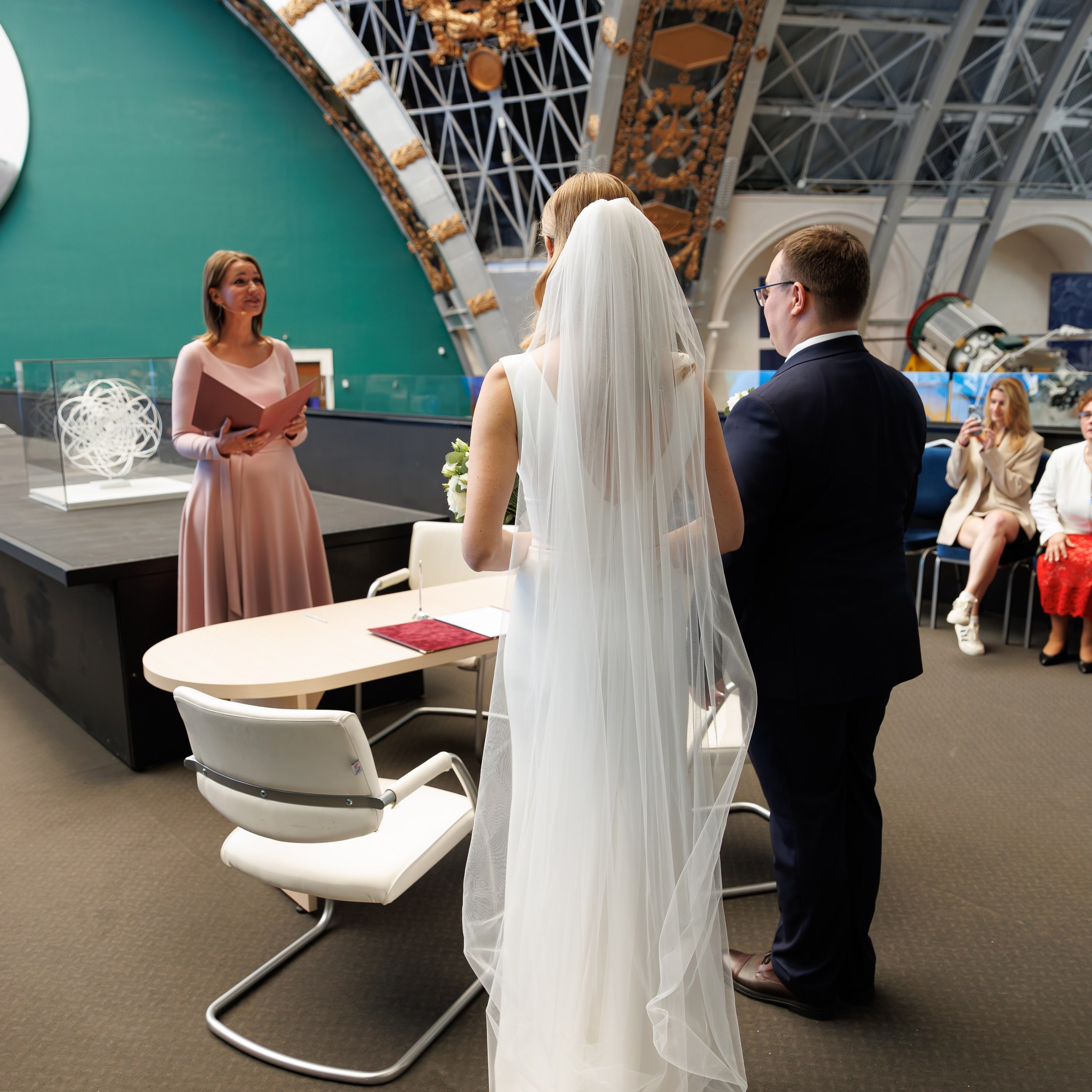 Регистрация брака в павильоне Космос на ВДНХ. Свадебный фотограф Москва и МО Сергей Киржаев