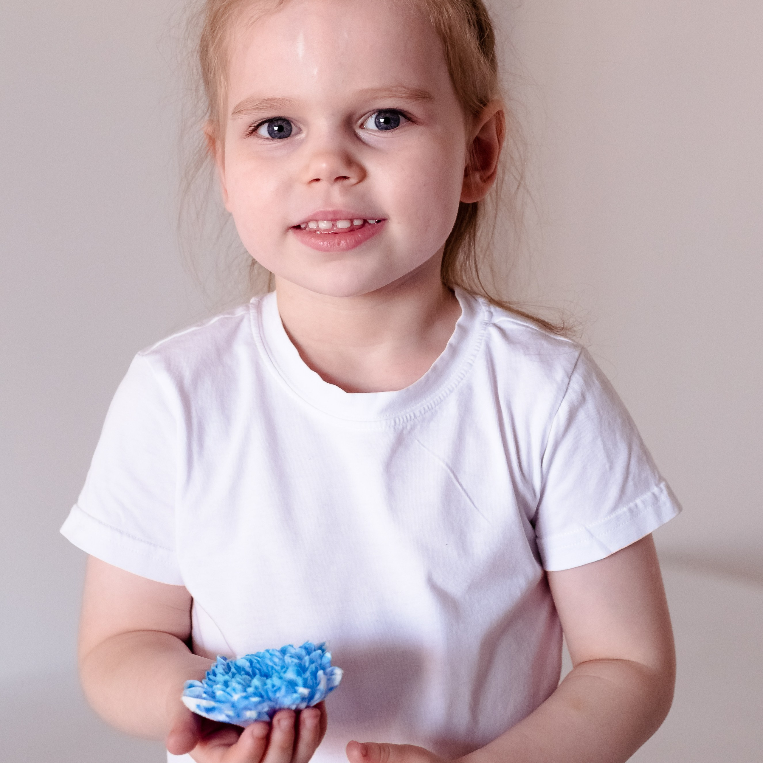 Выставка по фотопроекту «Особенные цветы», которая проходила в стенах Семейного МФЦ. Фотографы в Орле Шестопаловы Юлия и Юрий