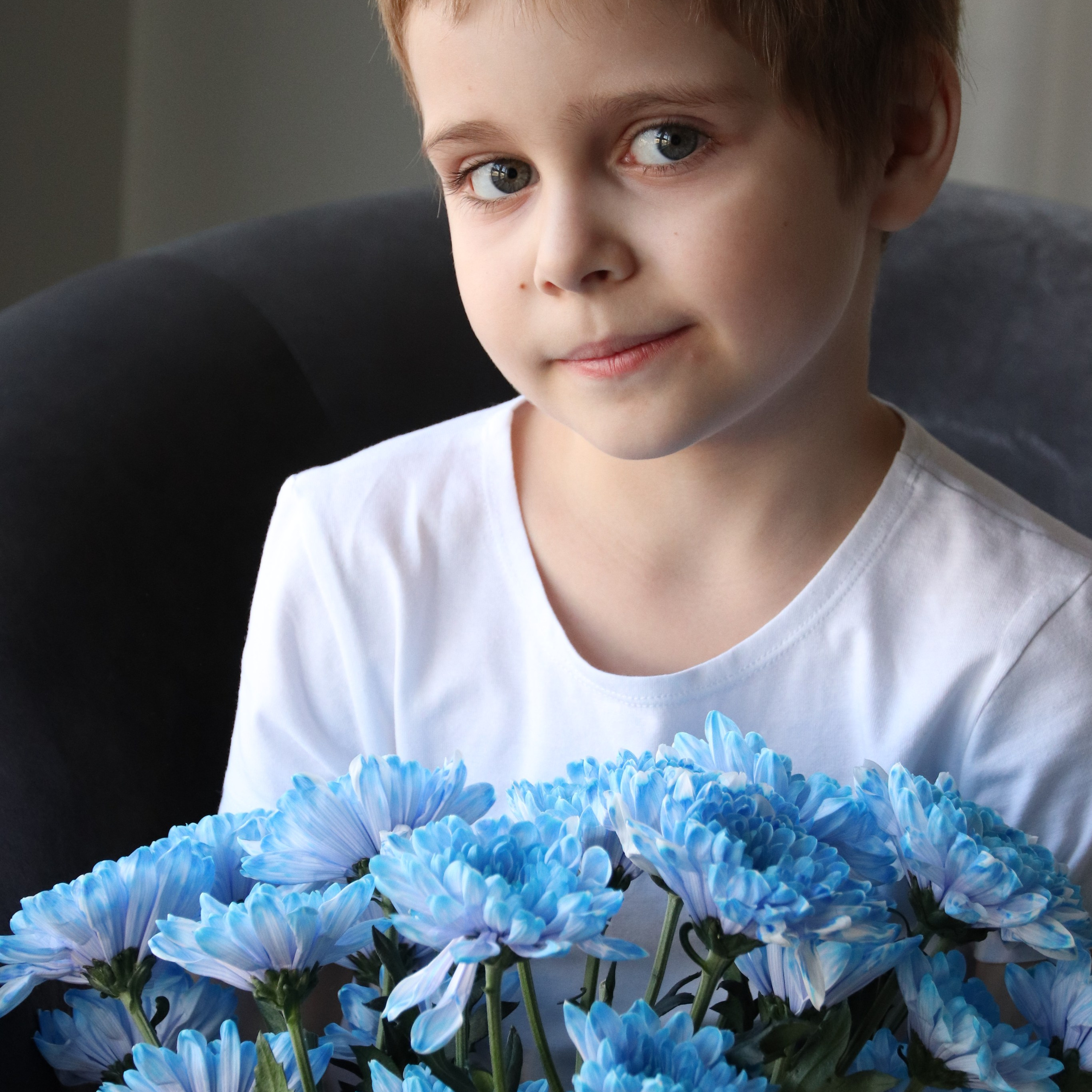 Выставка по фотопроекту «Особенные цветы», которая проходила в стенах Семейного МФЦ. Фотографы в Орле Шестопаловы Юлия и Юрий