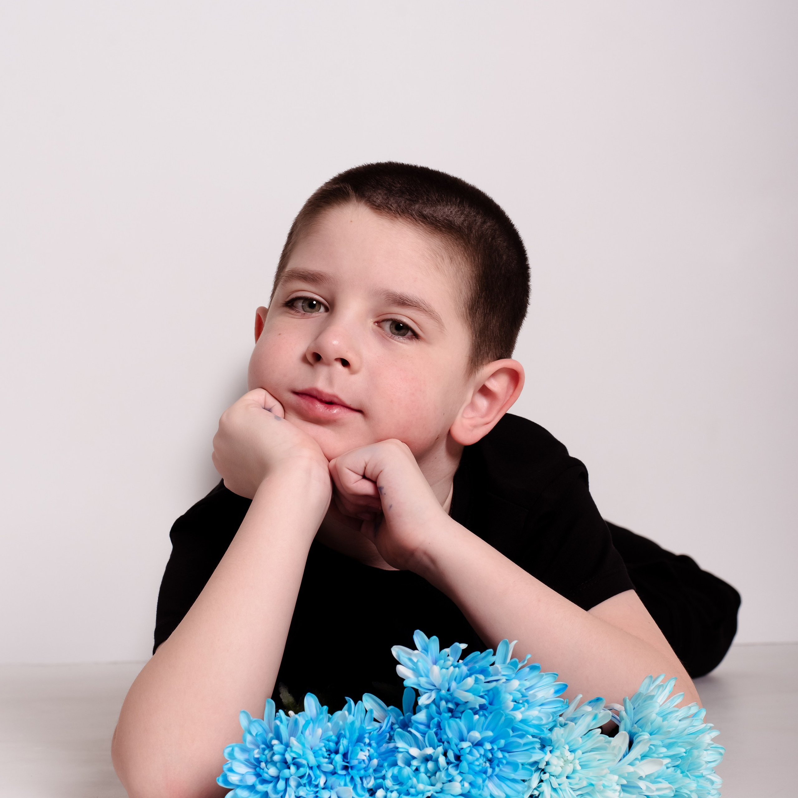 Выставка по фотопроекту «Особенные цветы», которая проходила в стенах Семейного МФЦ. Фотографы в Орле Шестопаловы Юлия и Юрий