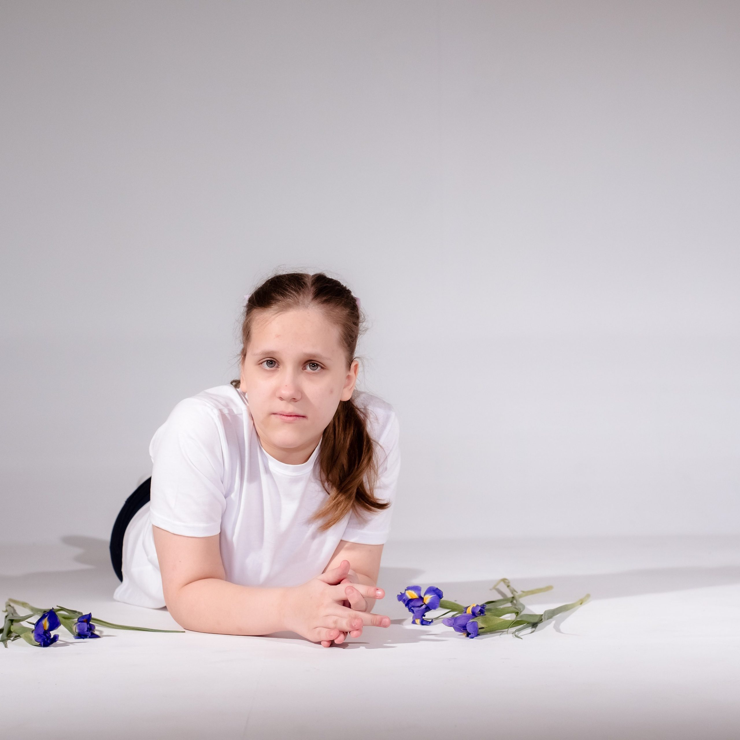 Выставка по фотопроекту «Особенные цветы», которая проходила в стенах Семейного МФЦ. Фотографы в Орле Шестопаловы Юлия и Юрий