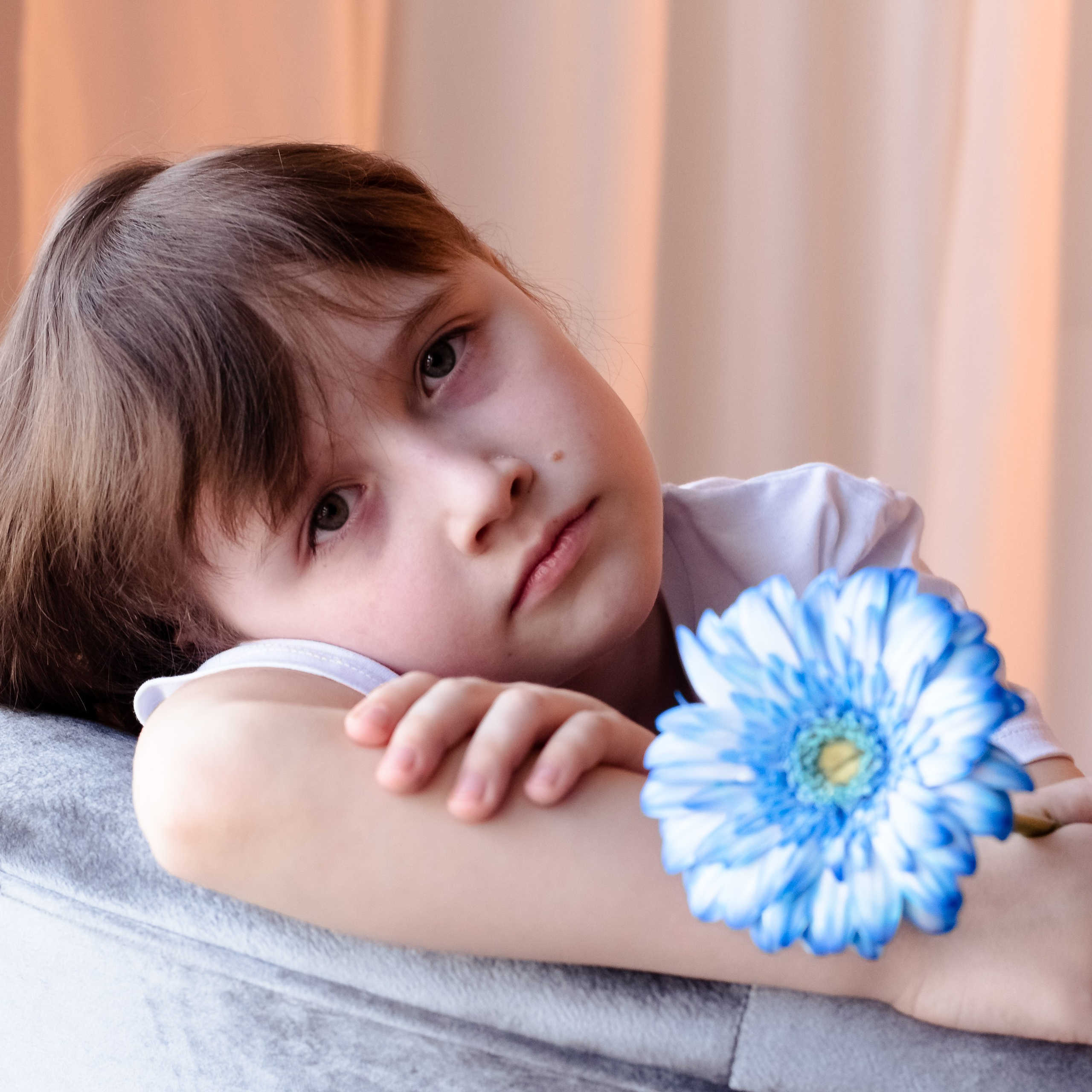 Выставка по фотопроекту «Особенные цветы», которая проходила в стенах Семейного МФЦ. Фотографы в Орле Шестопаловы Юлия и Юрий