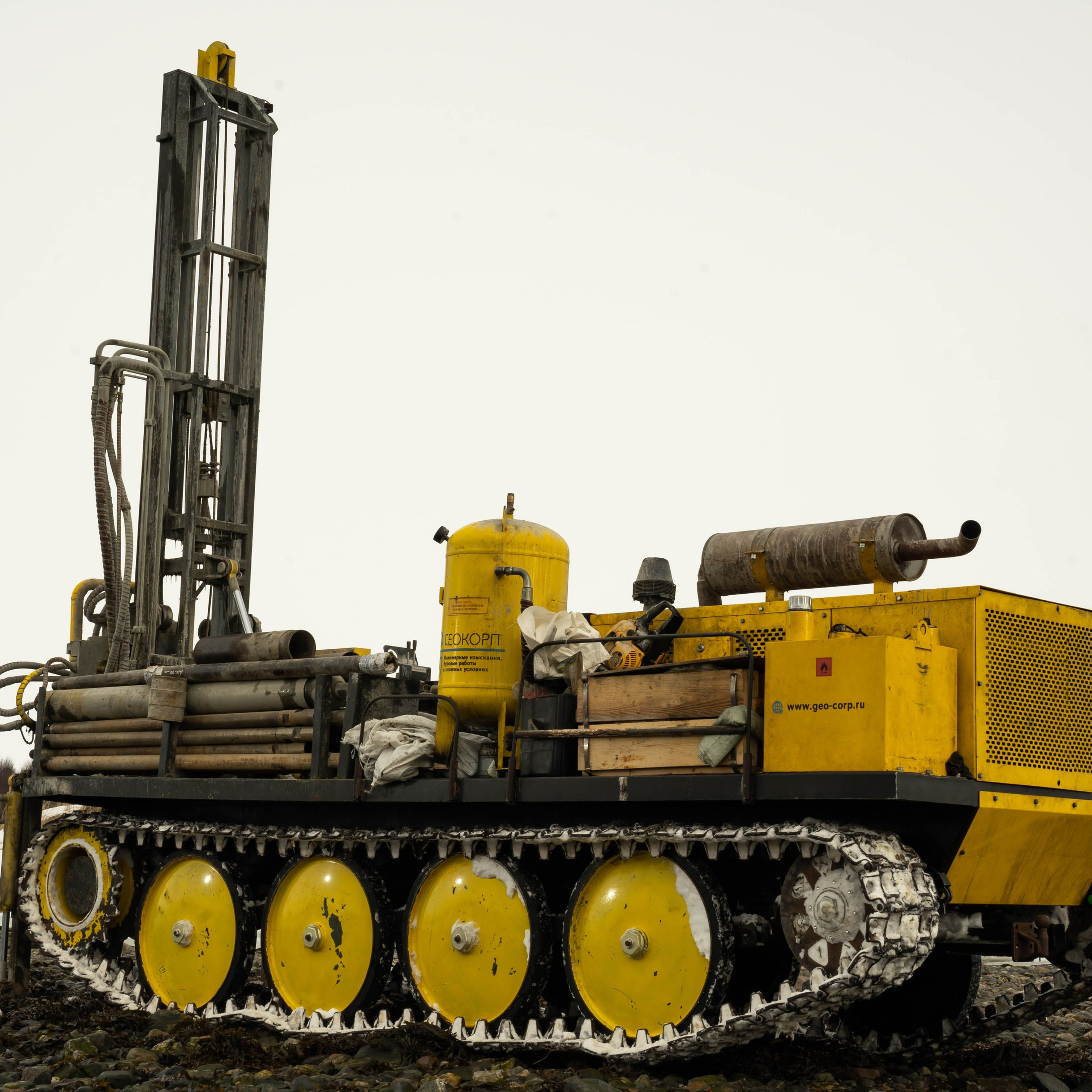 буровая машина общим планом