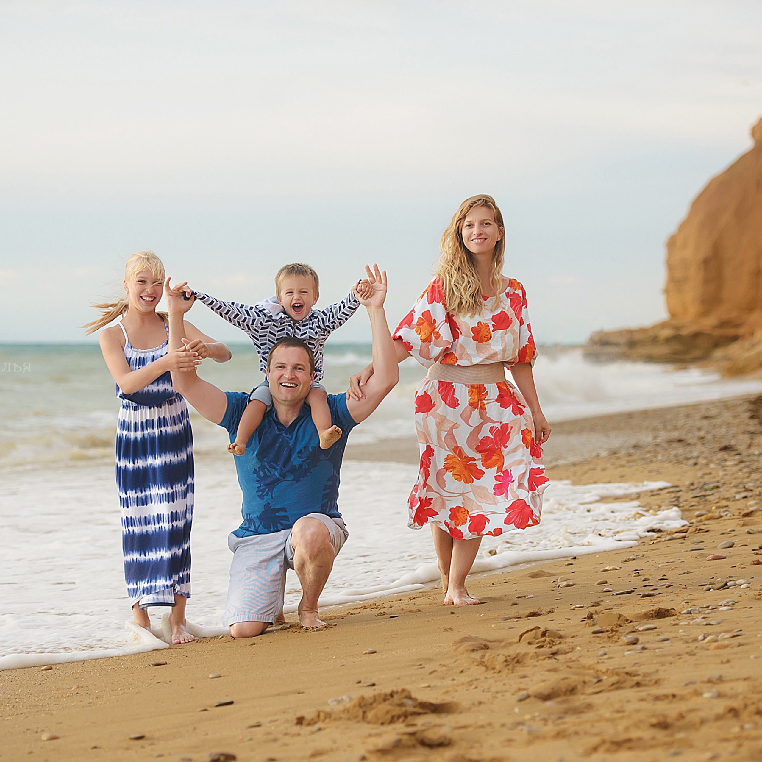 Семейная фотосессия на пляже в Севастополе