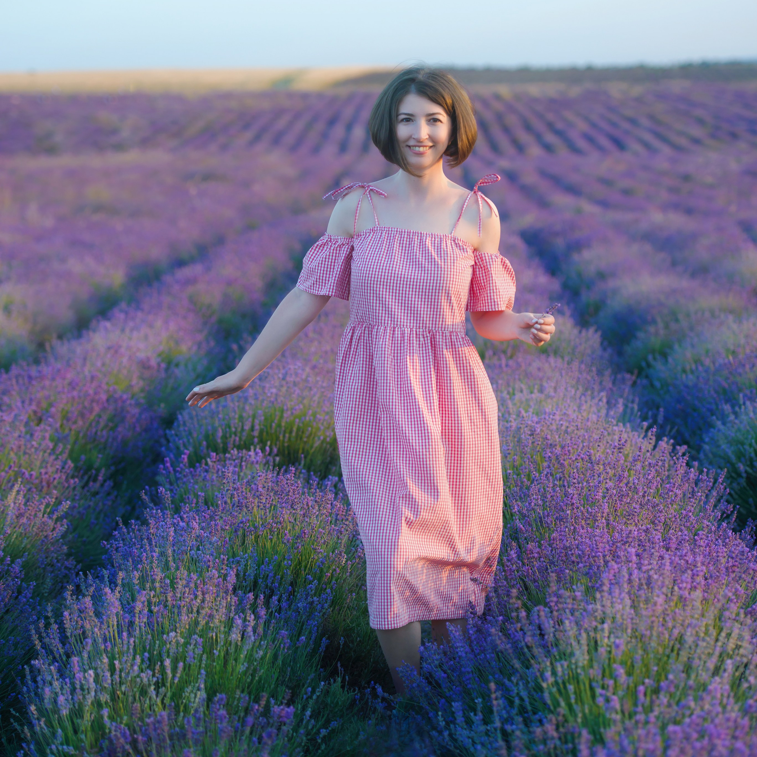 Фотосессия в Тургеневке в лавандовом поле для невесты. Фотограф Форос, Крым, Севастополь