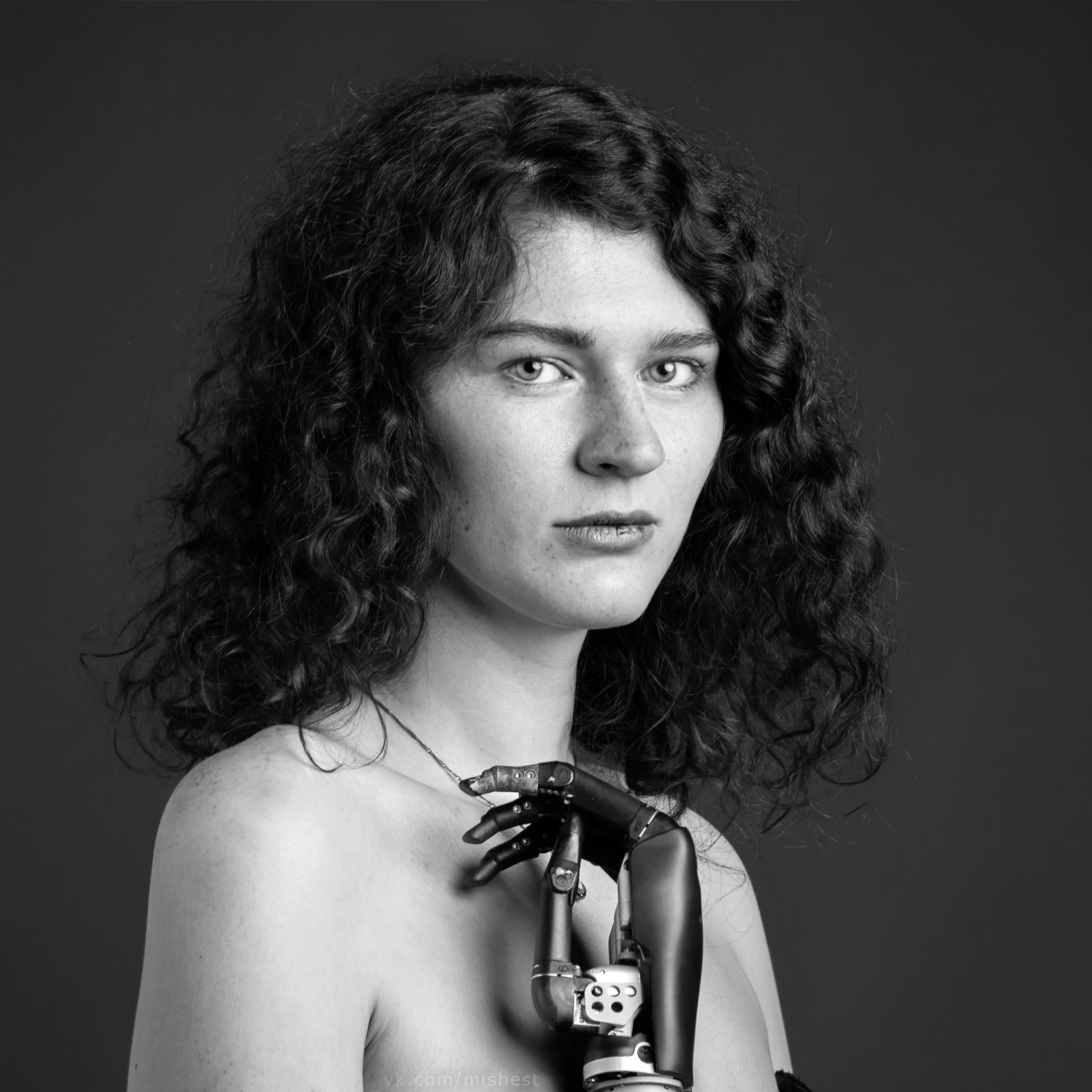 У меня нет руки, и нет трогательной истории о её потере