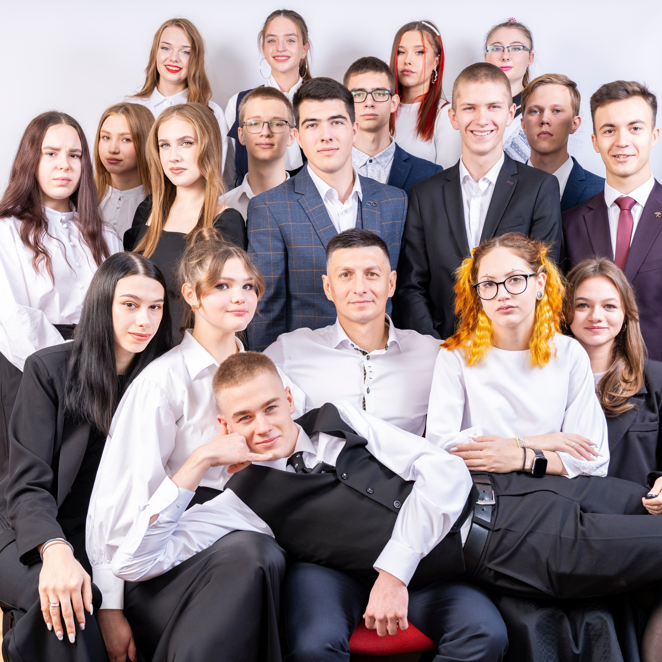 SelfiePlace создай свой альбом сам!. Студия выпускных альбомов VeryBook ®