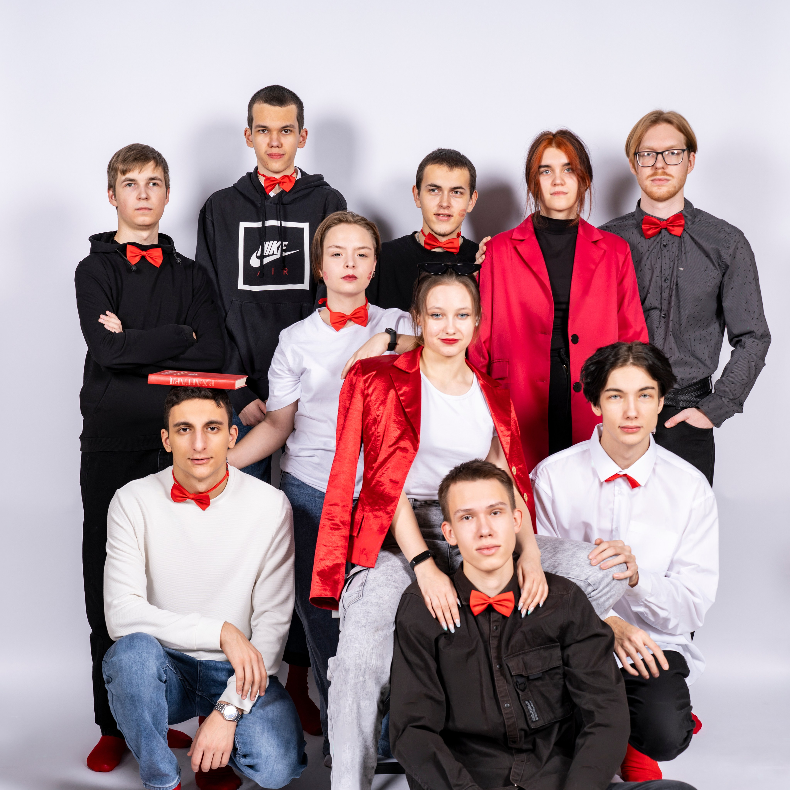 SelfiePlace создай свой альбом сам!. Студия выпускных альбомов VeryBook ®